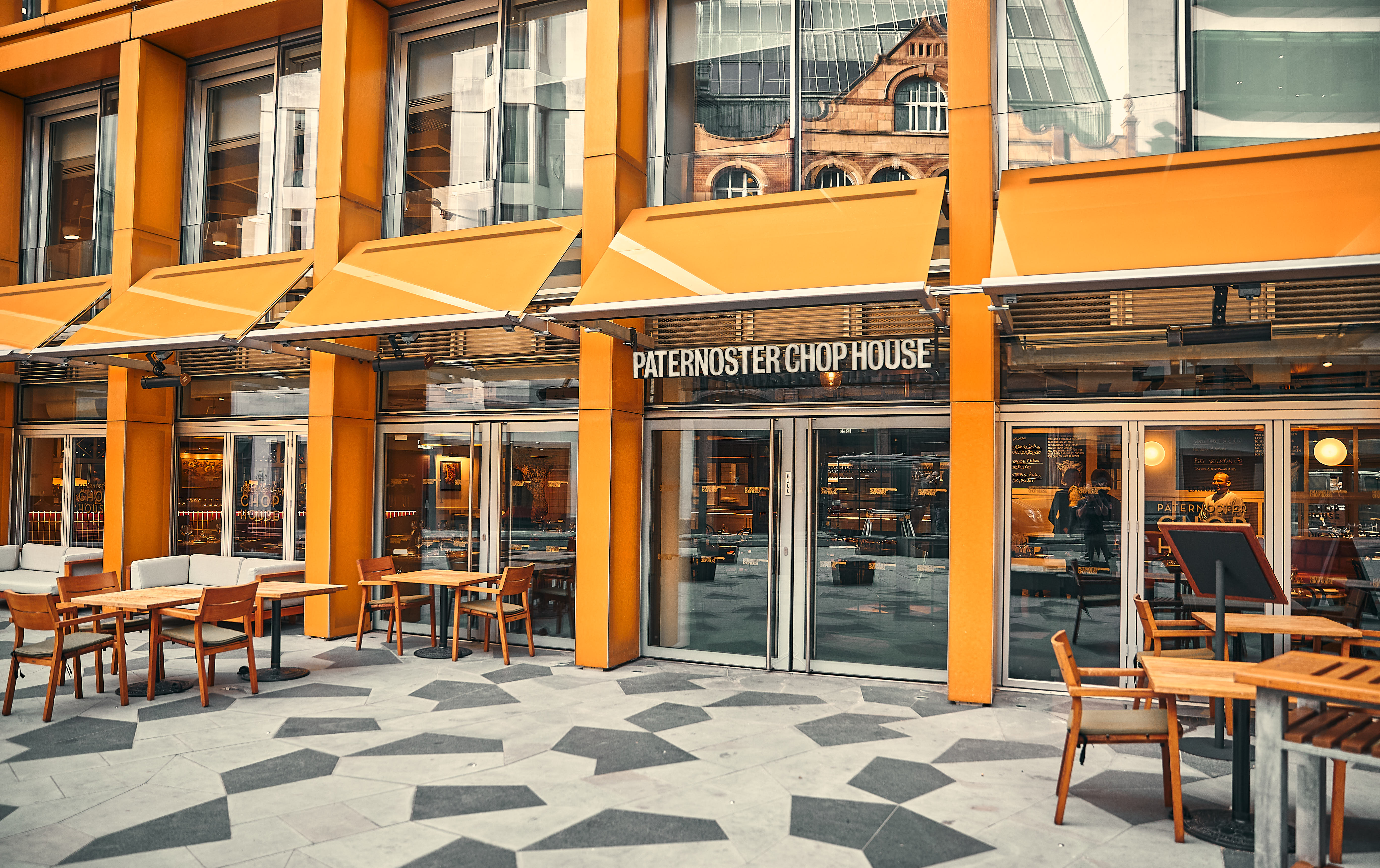 Vibrant outdoor dining at Paternoster Chop House, perfect for casual meetings and events.