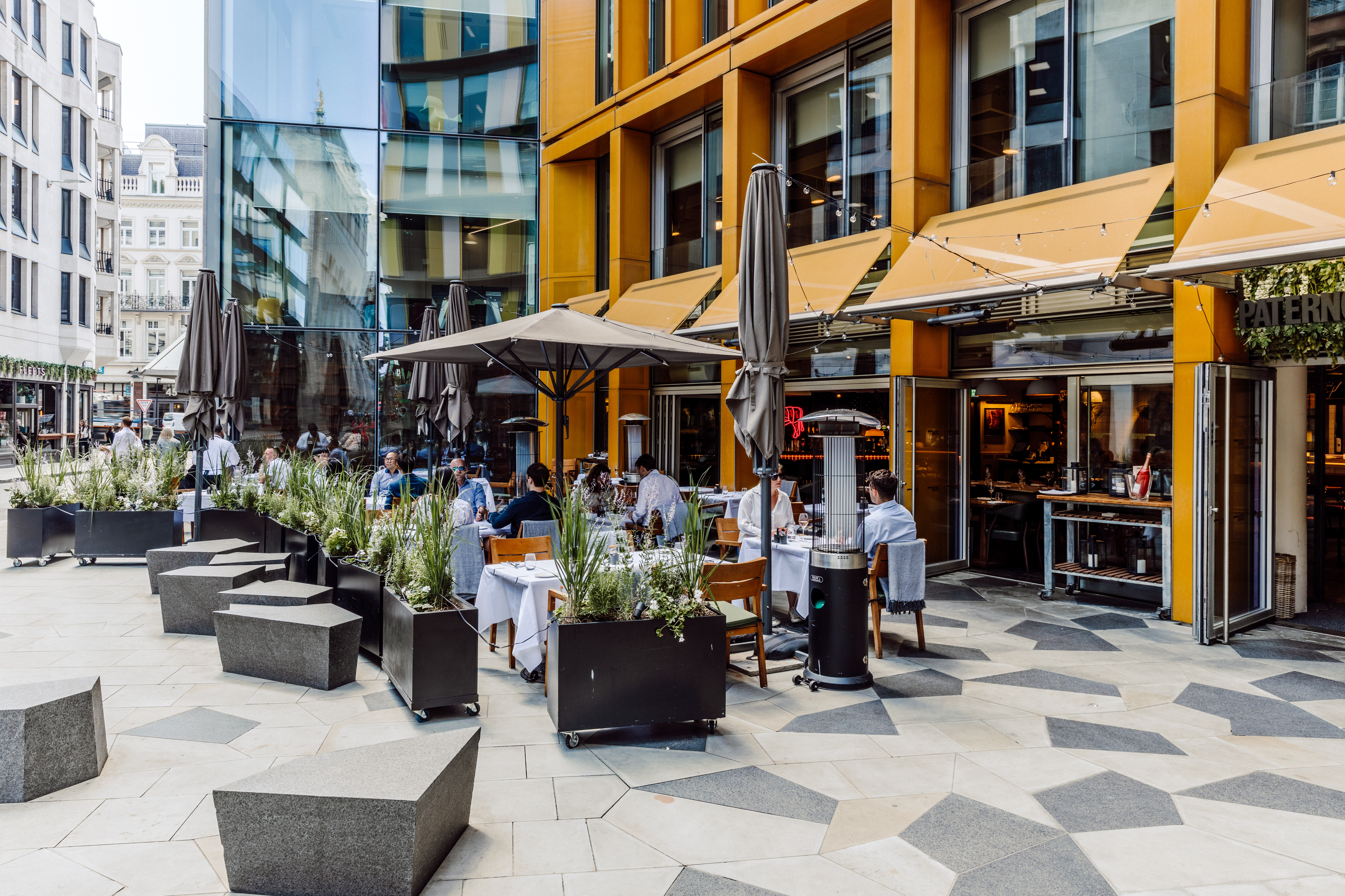 Vibrant outdoor dining area at Paternoster Chop House for networking events and gatherings.