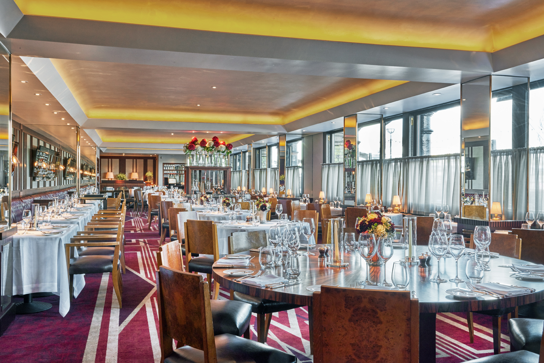 Sophisticated dining venue at Le Pont de la Tour for corporate events and gatherings.