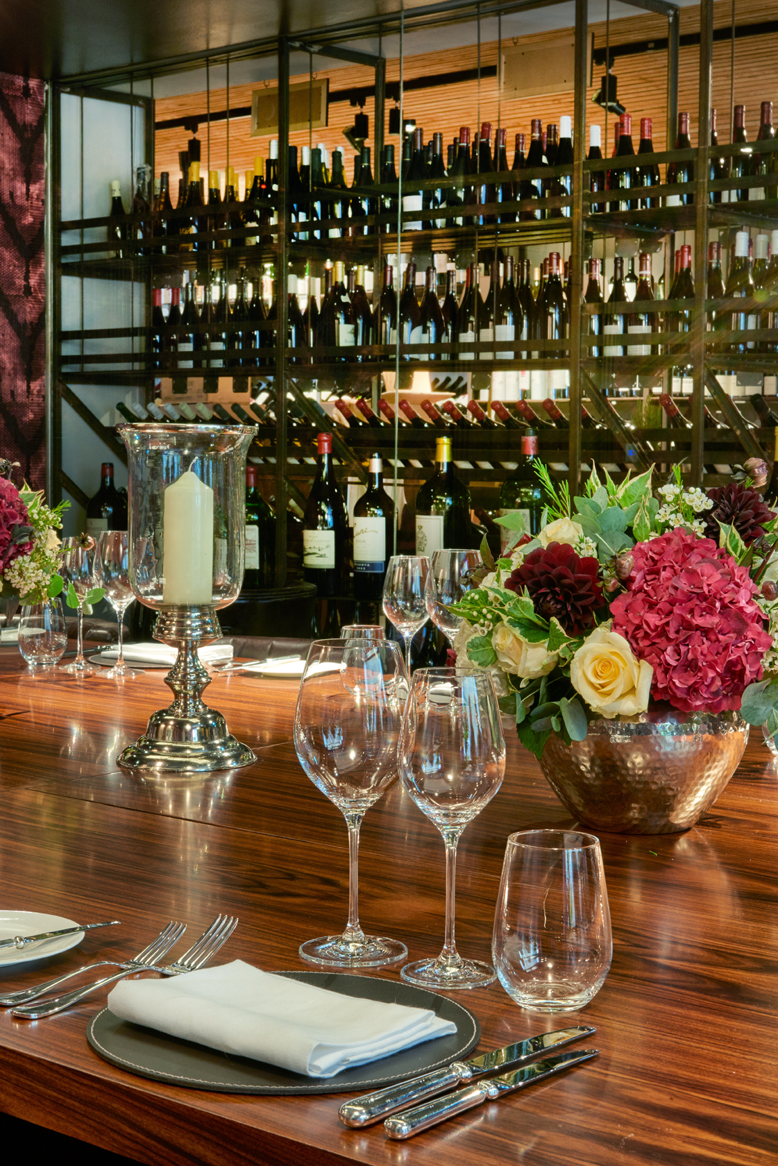 Elegant dining table with floral centerpieces in Le Pont de la Tour for upscale events.
