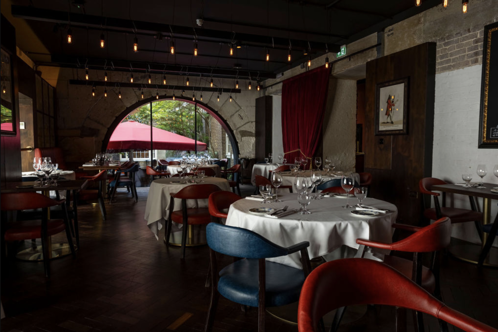 Front Private Room - 38d2e25f-31cd-4afa-9241-6d51316ad73e.png