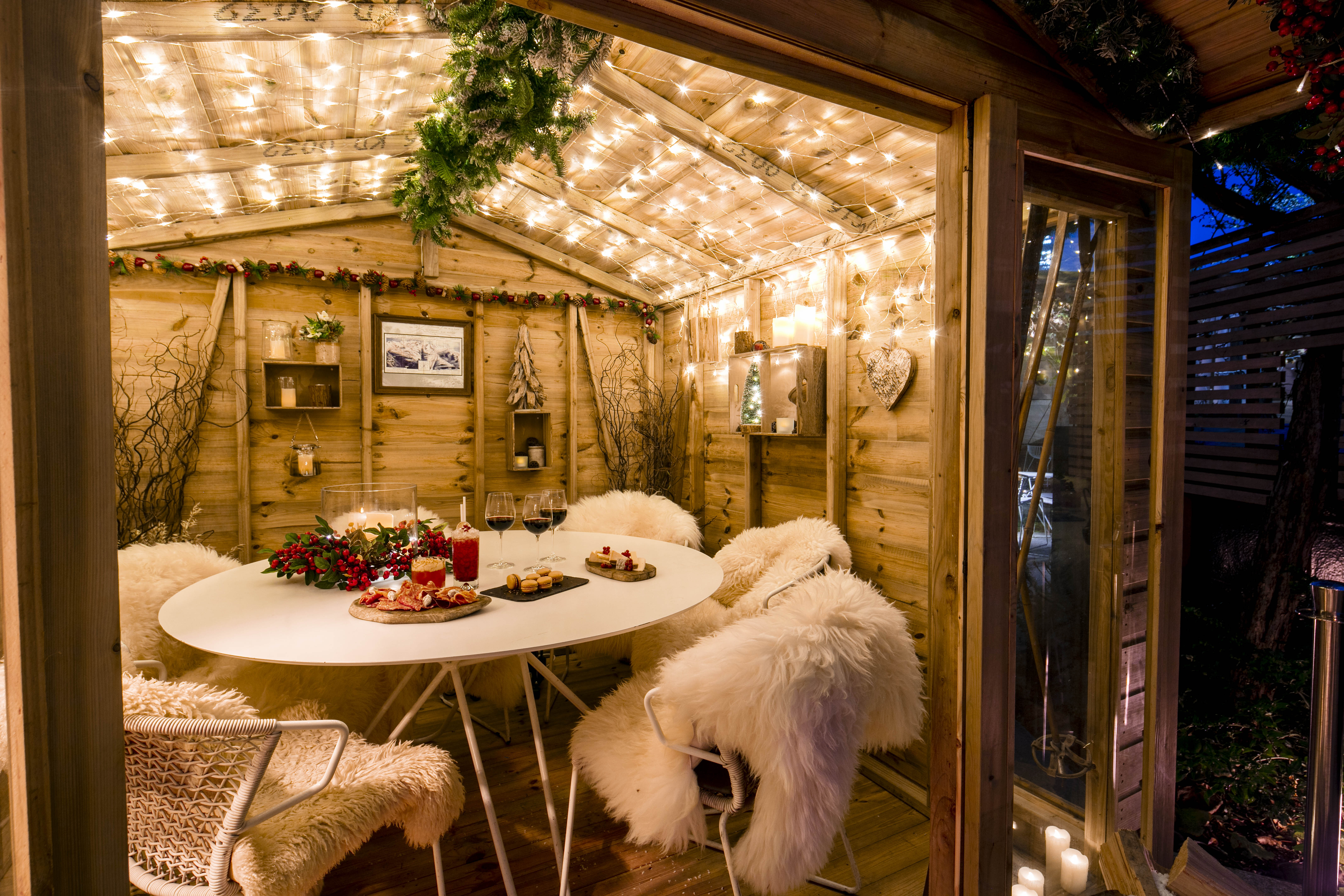 Cozy meeting space at Coq d'Argent, perfect for intimate gatherings and events.