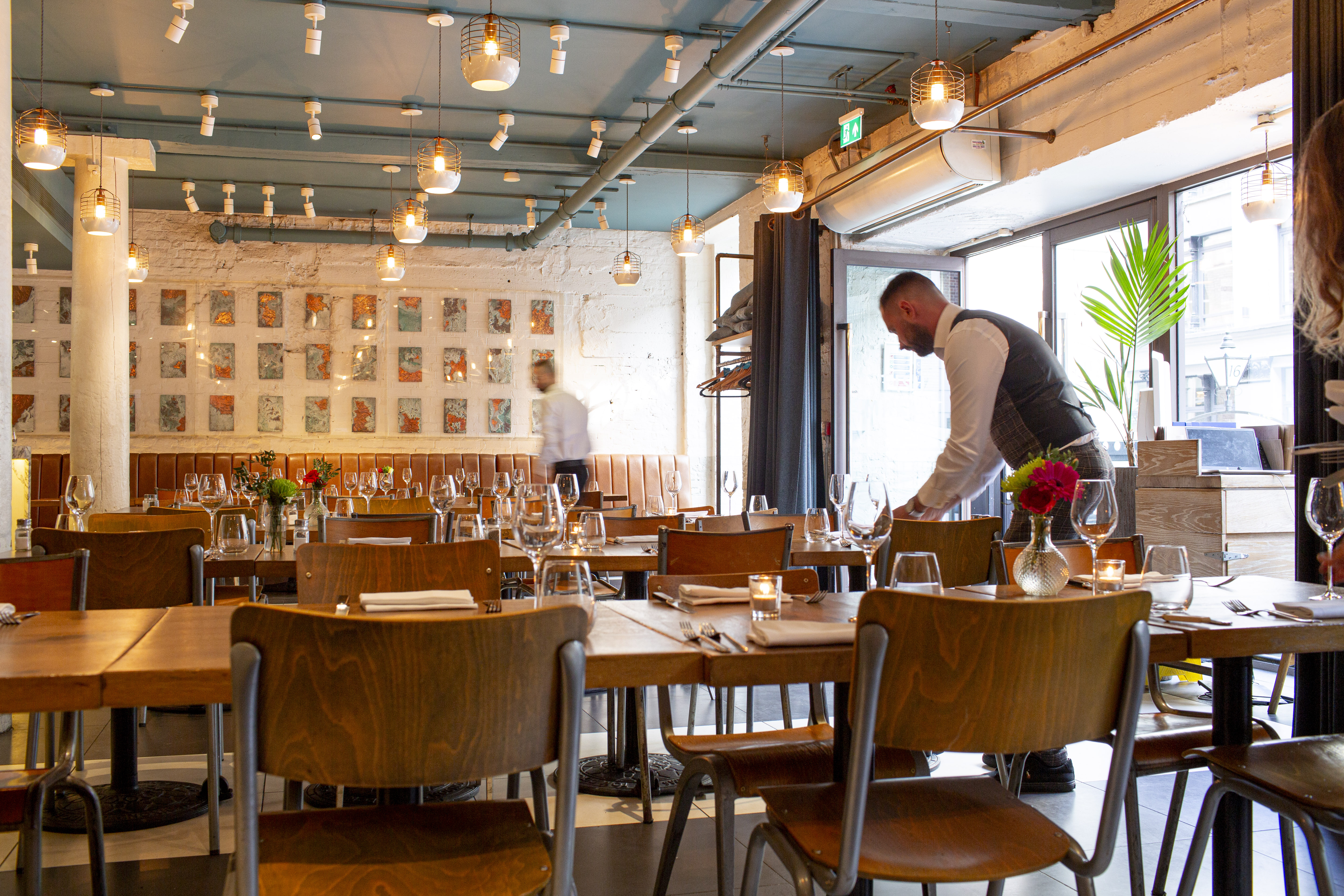 Whole Venue - b0ravgp3xq1.jpg