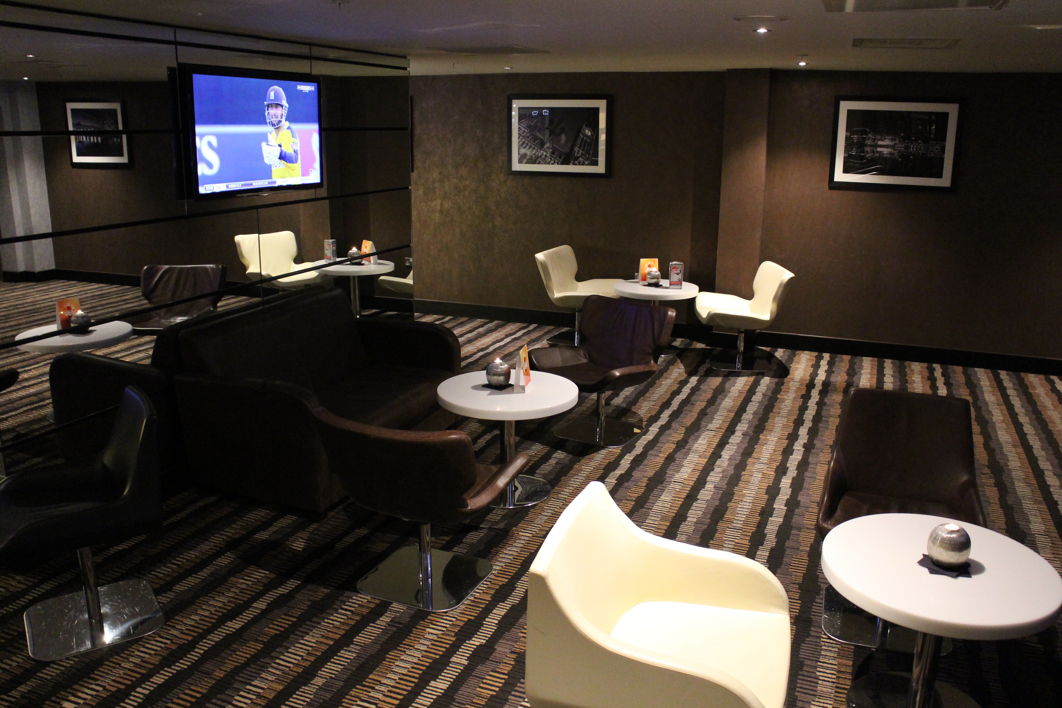 Stylish lounge area in Genting Club Manchester for networking and informal meetings.