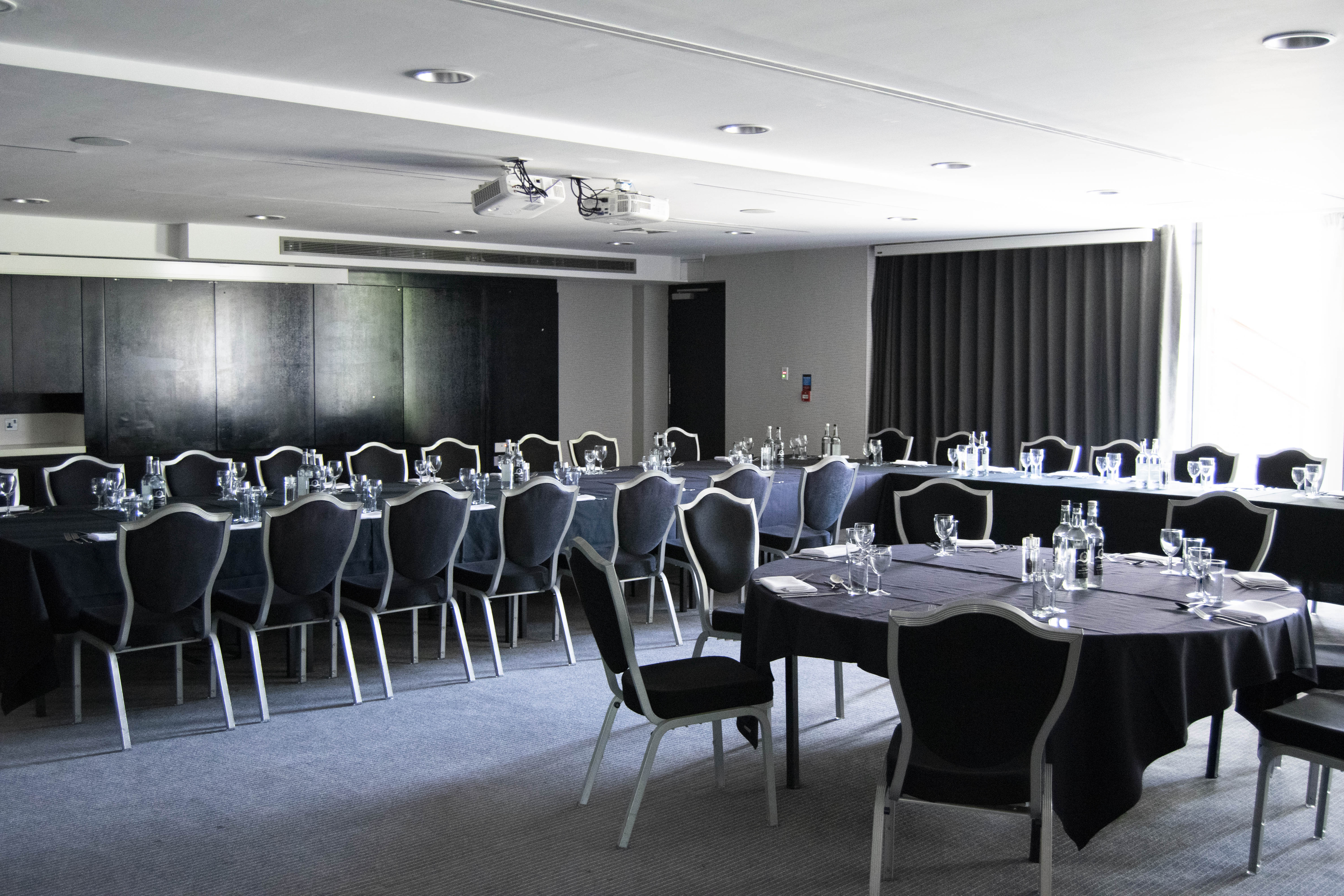 Dukes meeting space at Hilton London Syon Park, ideal for corporate workshops and presentations.