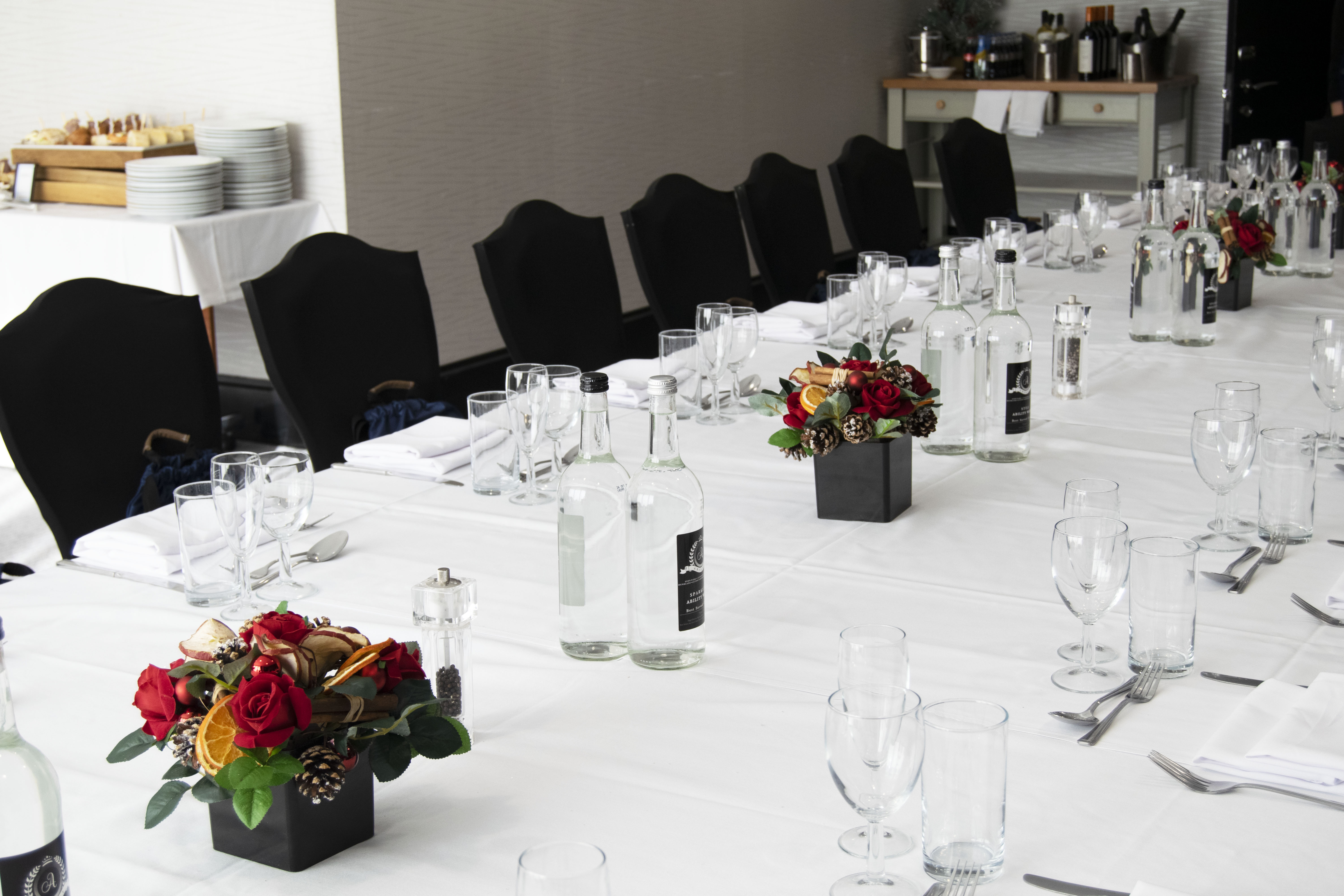 Elegant banquet table at Dukes, Hilton London Syon Park for corporate events.