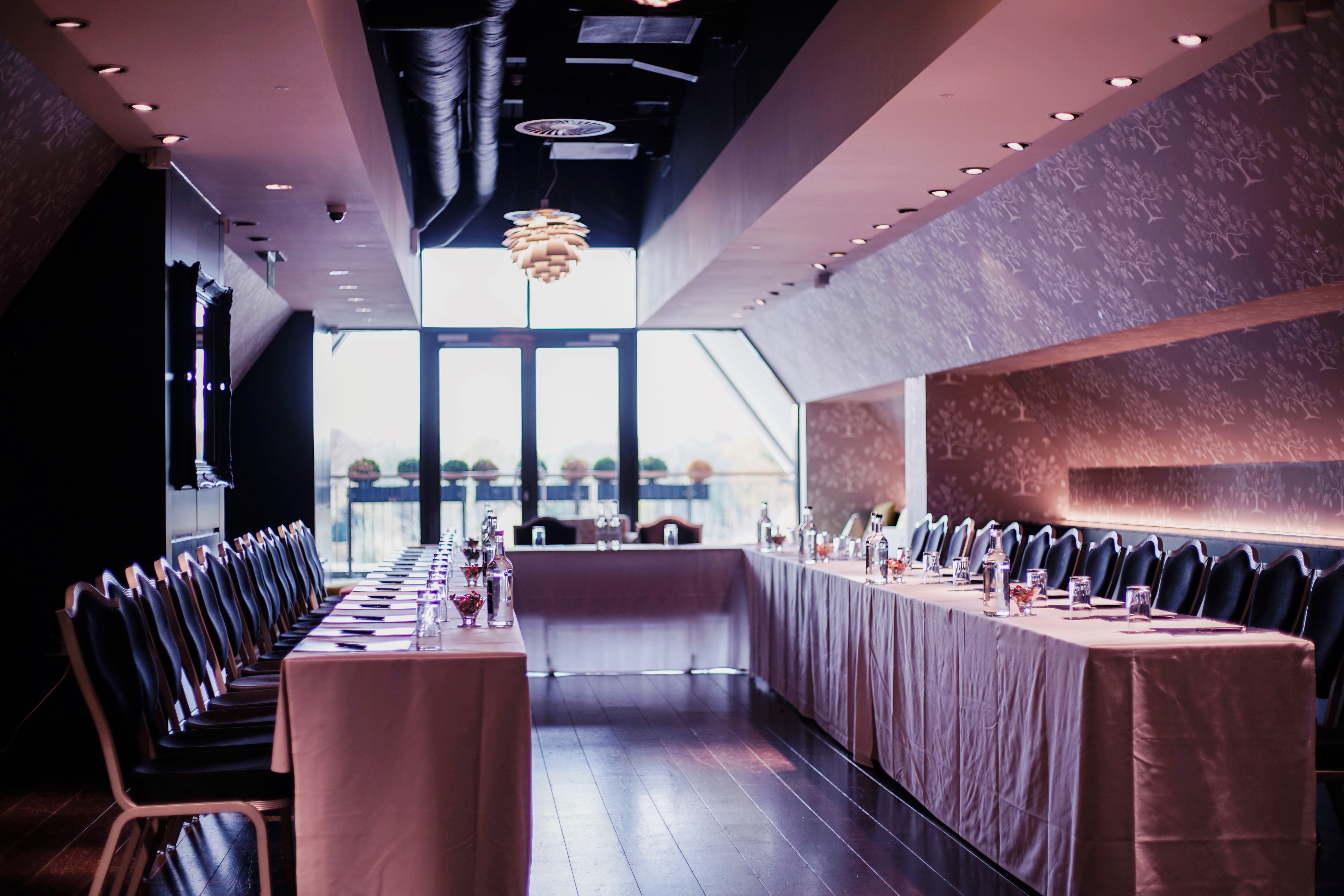 Modern meeting space at The Clubhouse, Hilton London Syon Park for corporate events.