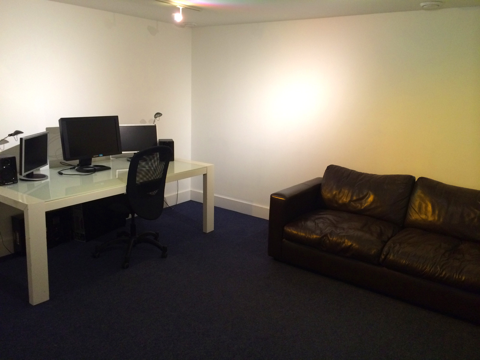 Minimalist writing room with dual monitors for productive meetings and events planning.