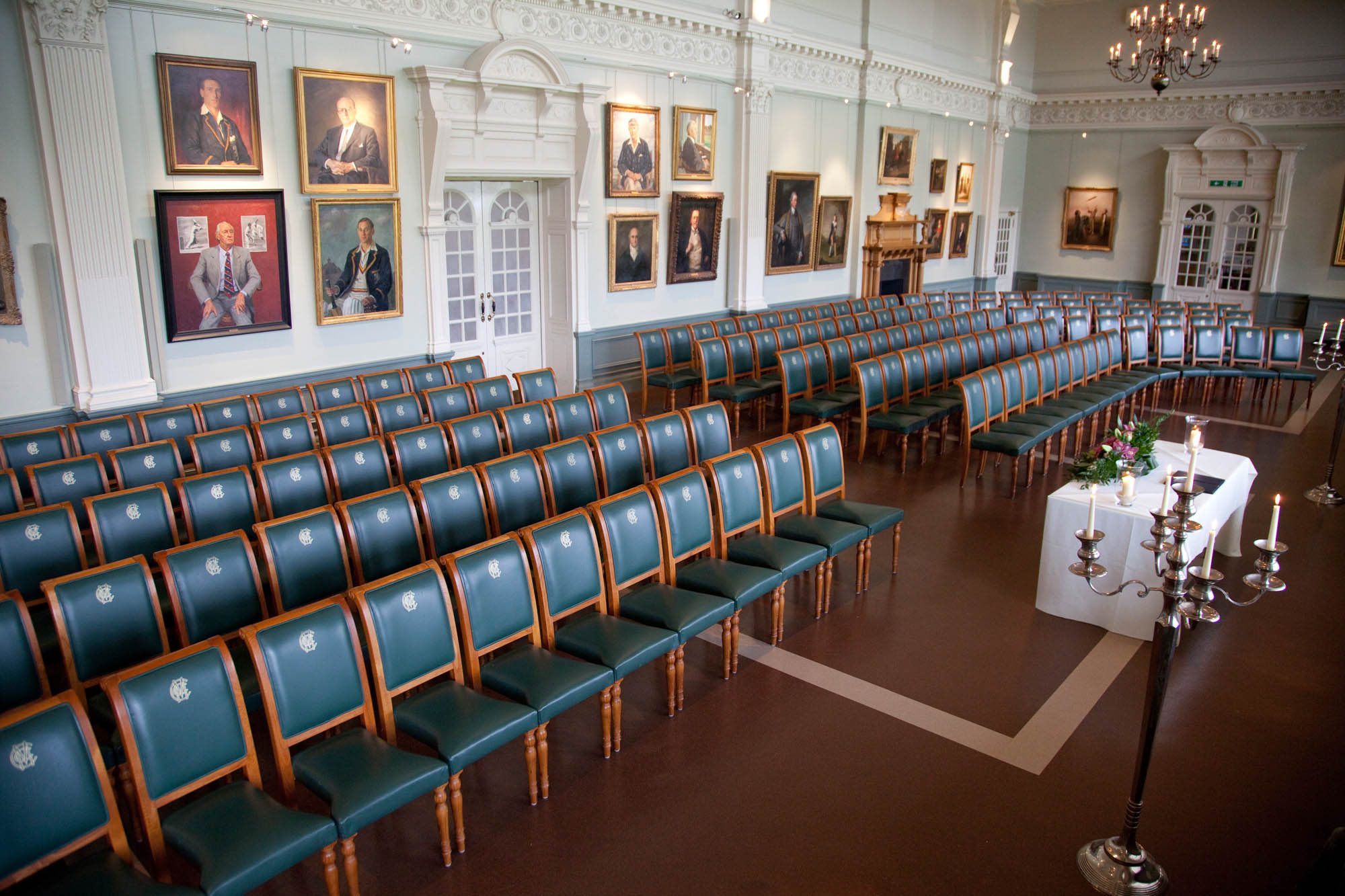 Long Room - 0gjo3mfaaaz.jpg