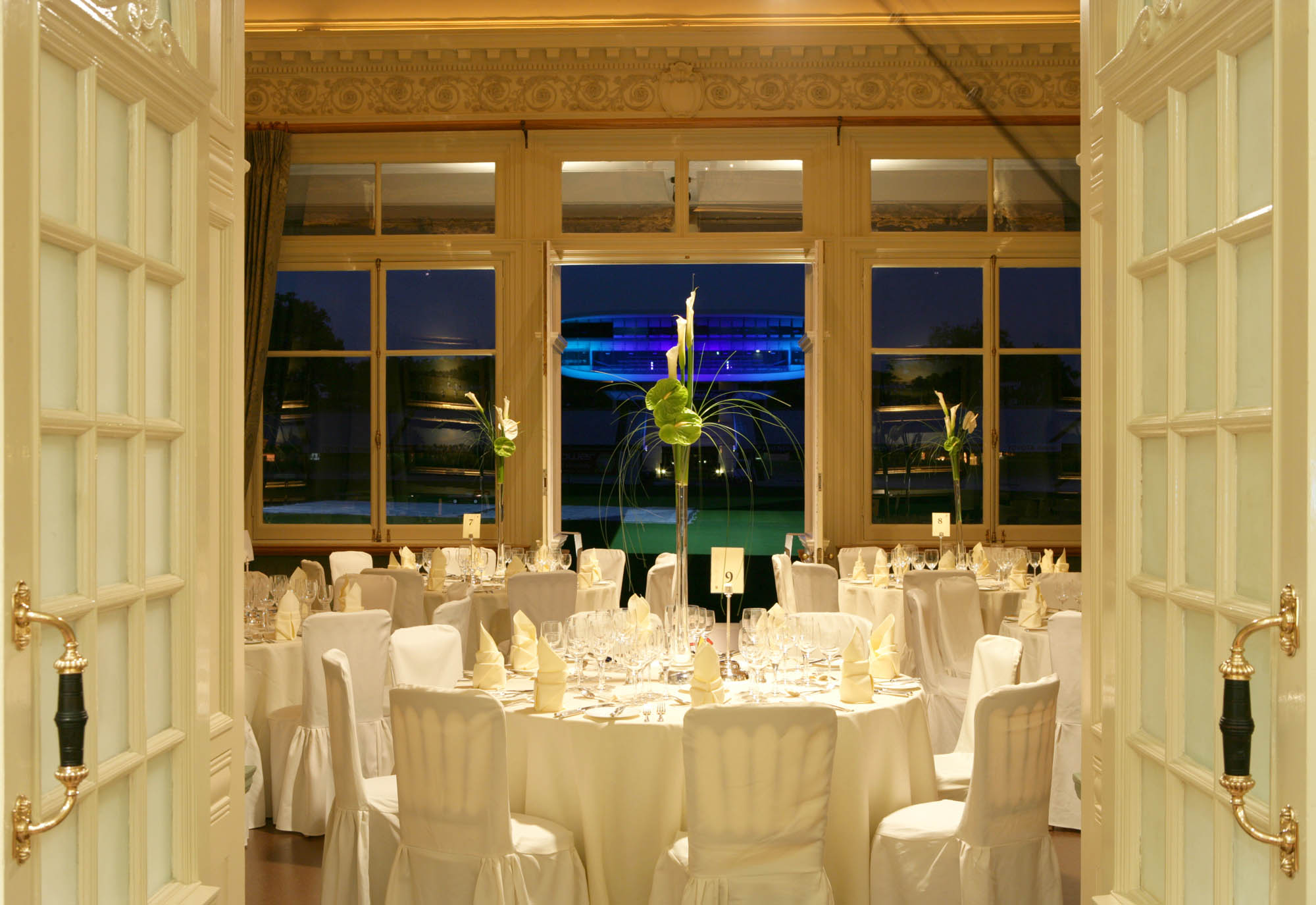 Long Room - jbb0zu5hqaa.jpg