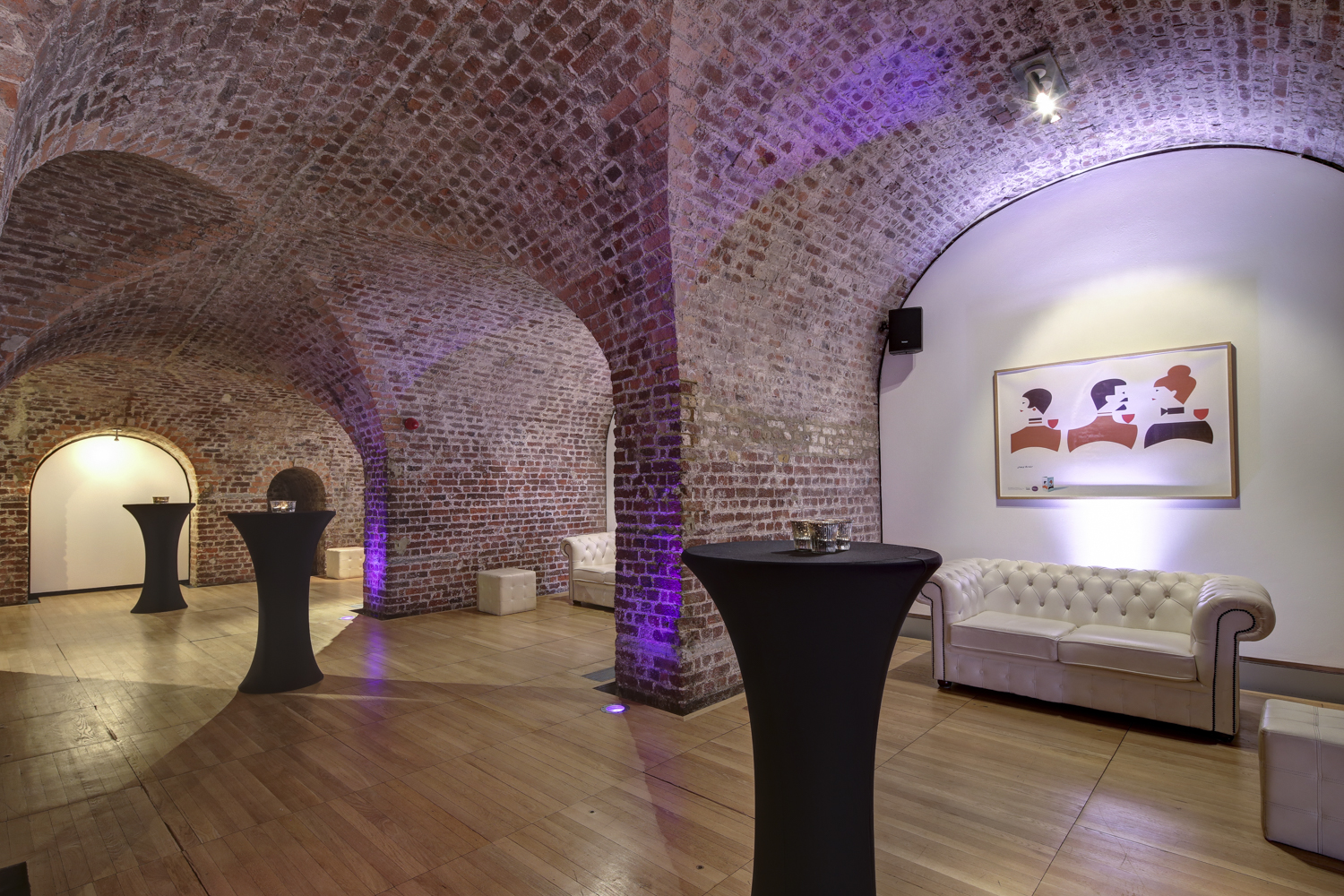 The Vaults - fifipe1vtbj.jpg