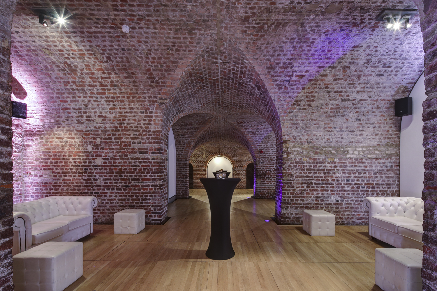 The Vaults - zttqgwv0ewo.jpg