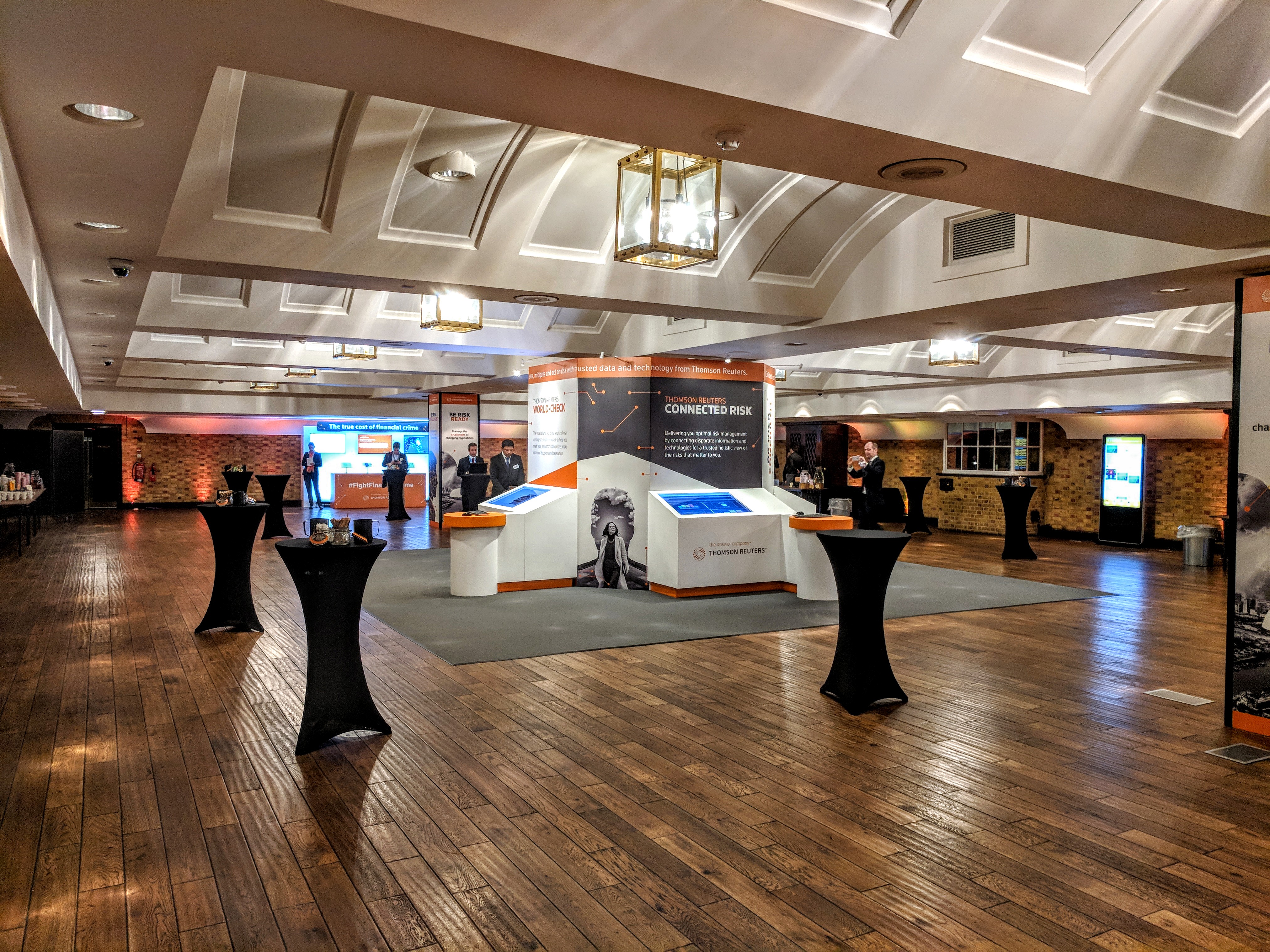 Spacious event venue with elegant decor, ideal for conferences and exhibitions.