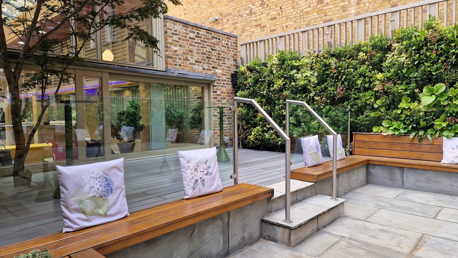 No.11 Cavendish Square - >Acmtix</a>