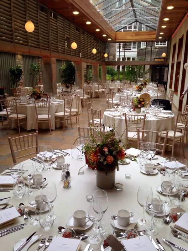 Elegant event space with round tables, ideal for sophisticated gatherings and celebrations.
