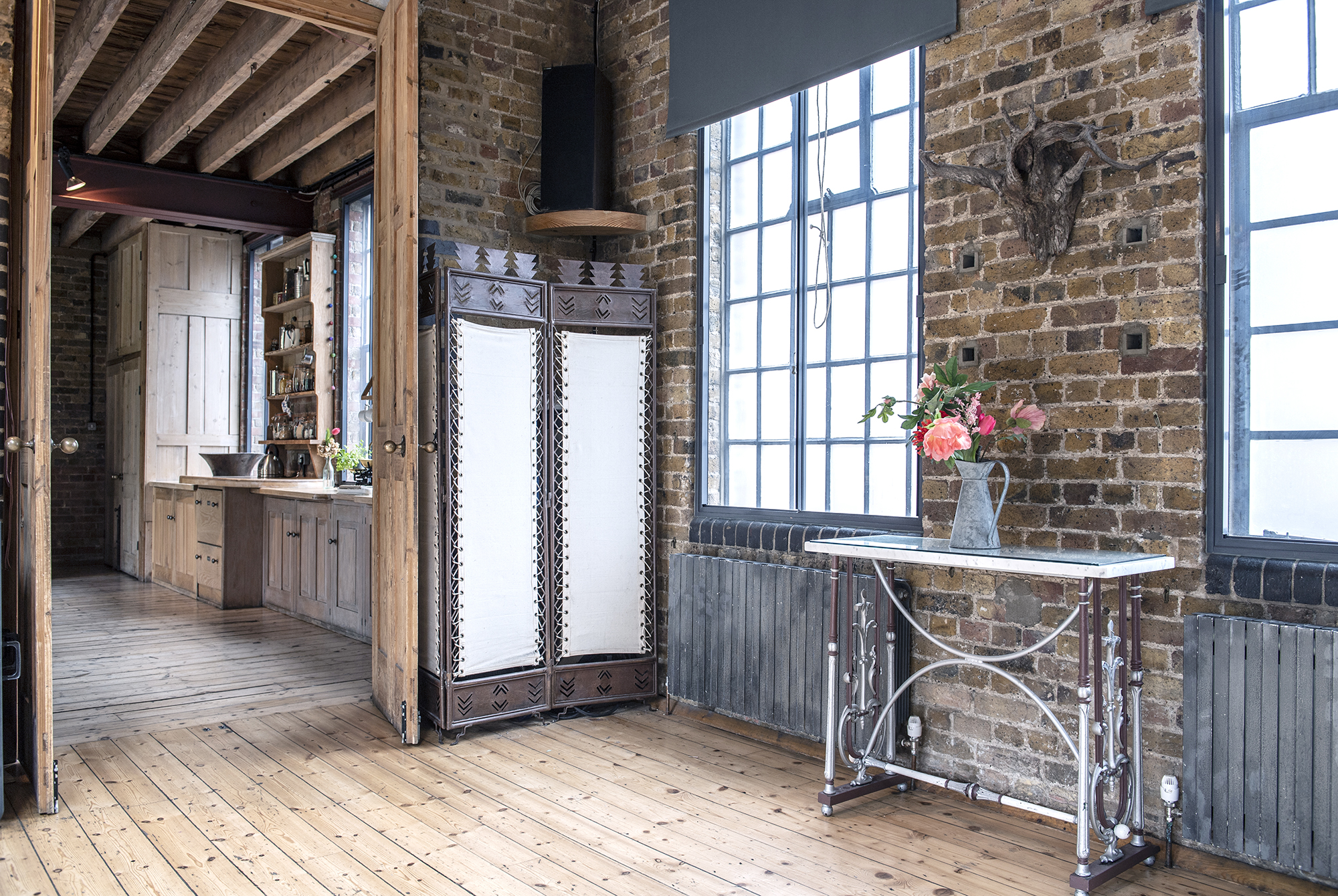 Stylish industrial-chic studio with exposed brick, ideal for events and meetings.