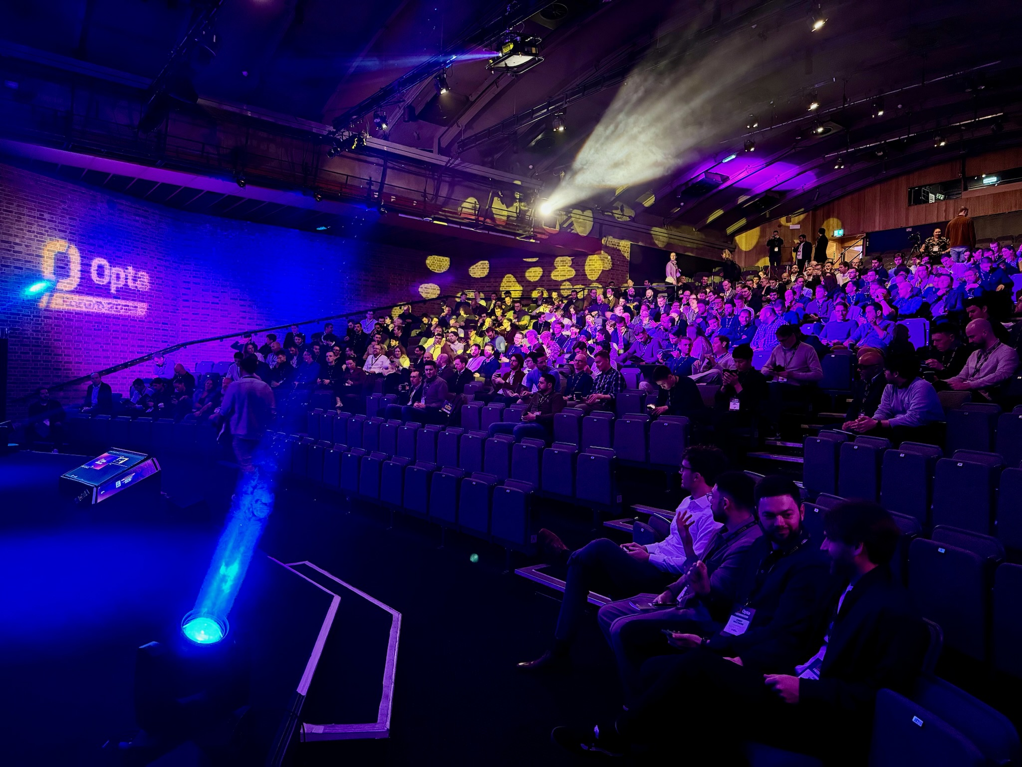 Auditorium - 4ussen32iw2.JPG