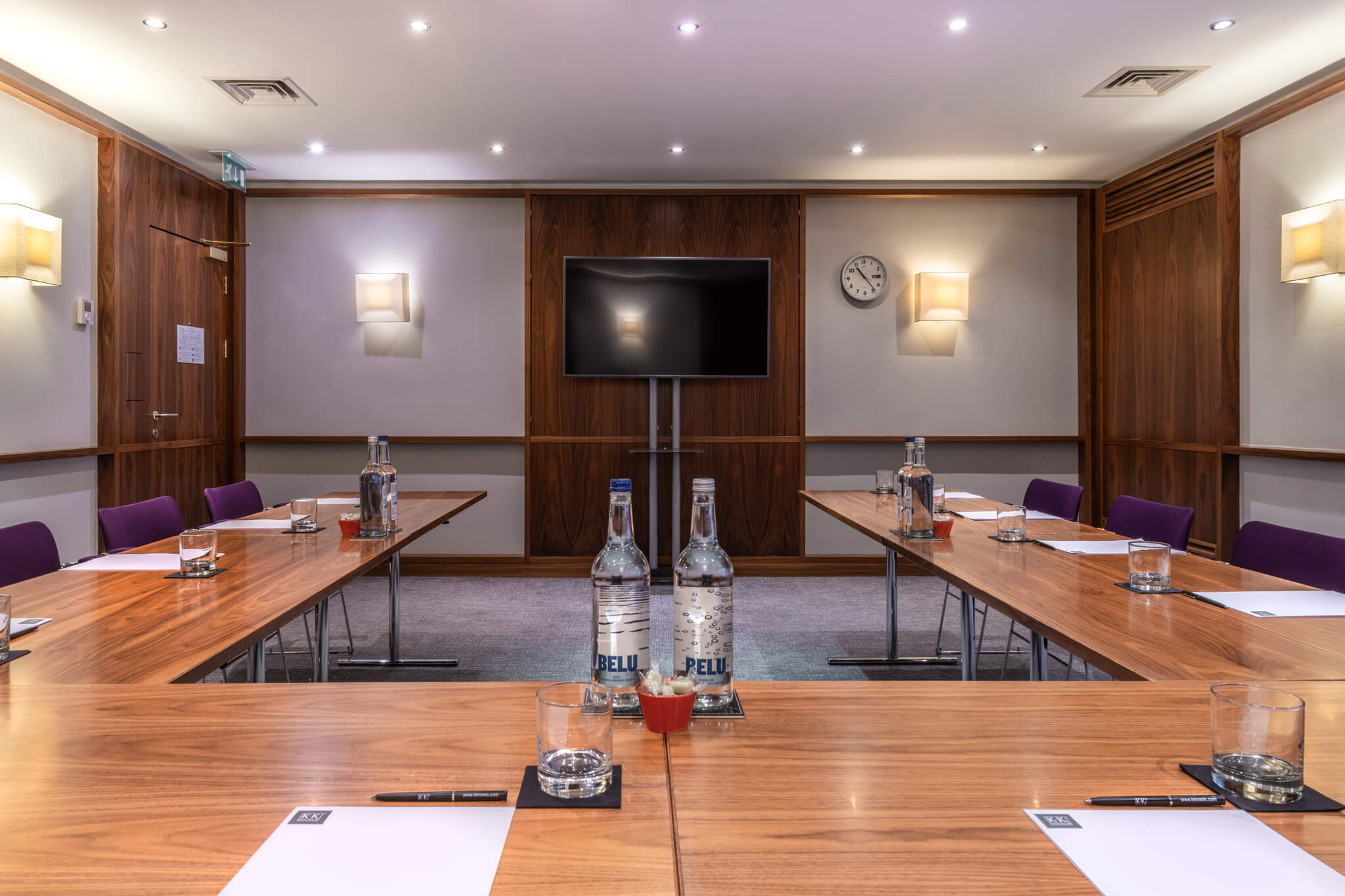 Conference Room Nevern - 5pi5mboenn2.jpg