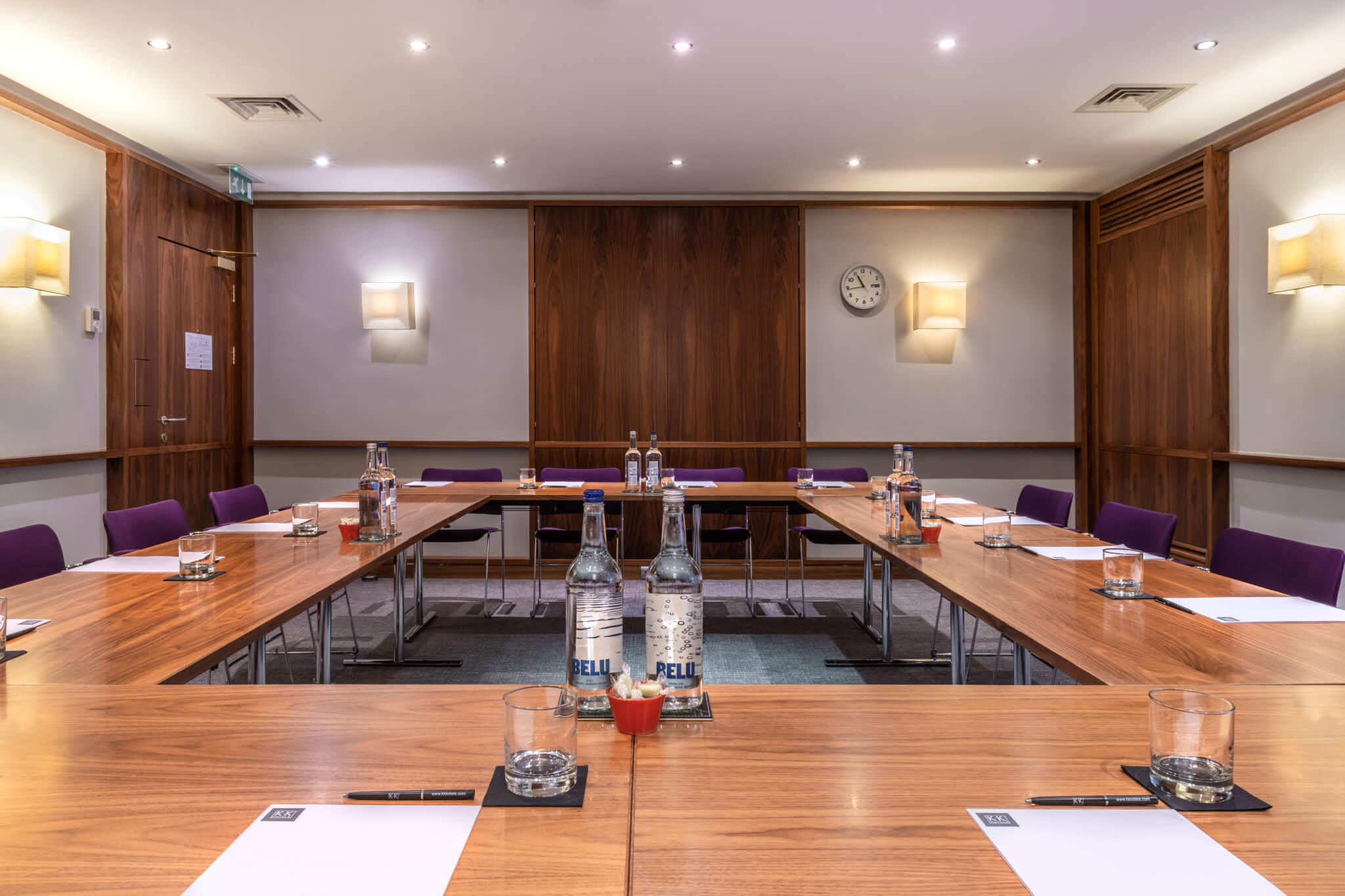 Conference Room Nevern - bkgeygi2v4b.jpg