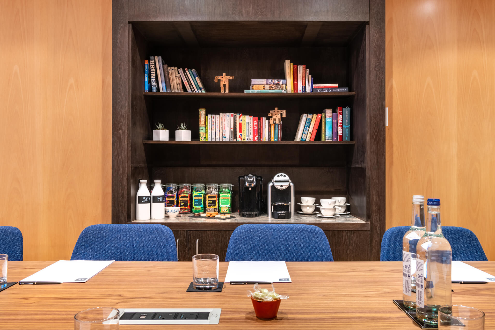 Sleek meeting space in K+K Hotel George, ideal for collaborative events and brainstorming.