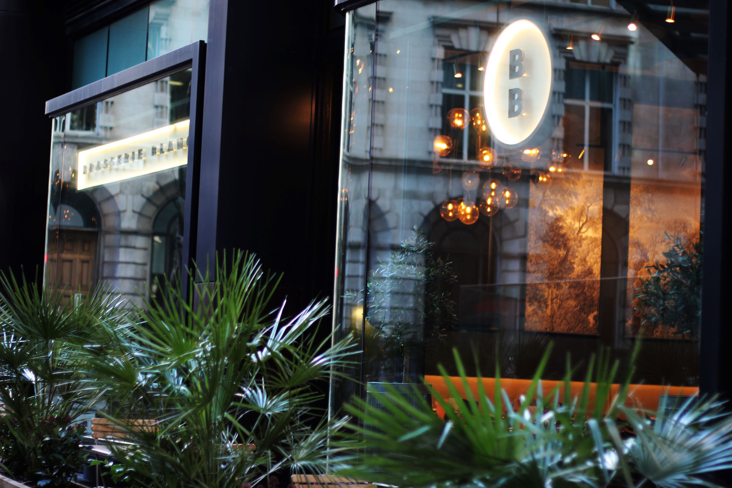 Exclusive Hire - ifzhwbmh14i.JPG