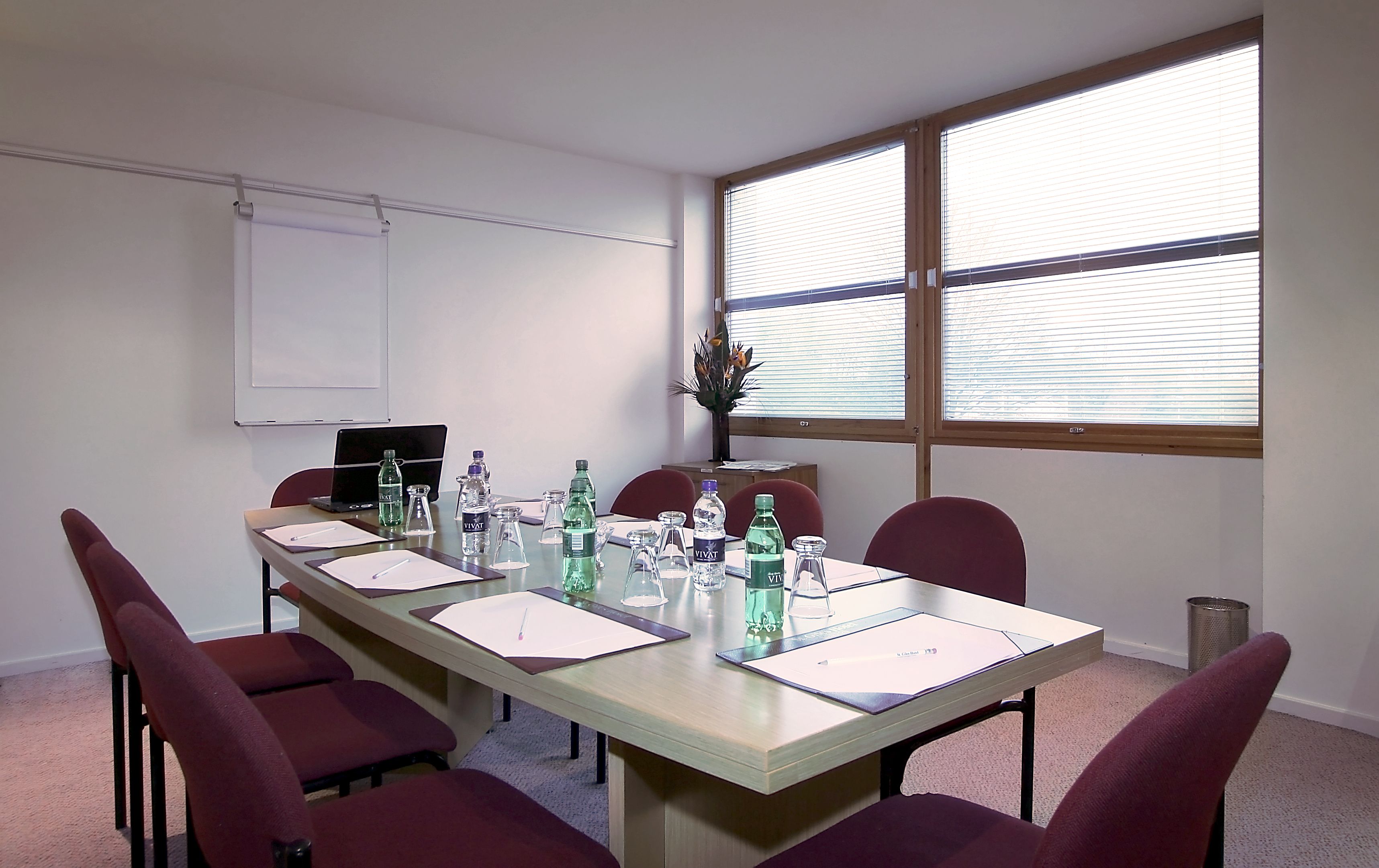 Syndicate Room 1 - STG hw1976 conf109 usml 300.jpg