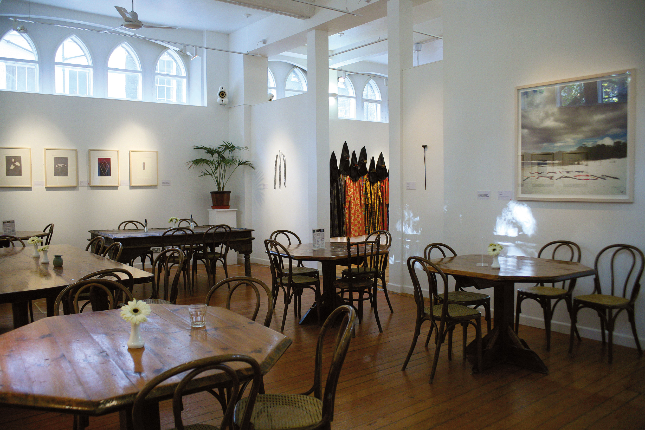 Bright event space with wooden tables, perfect for meetings and workshops.