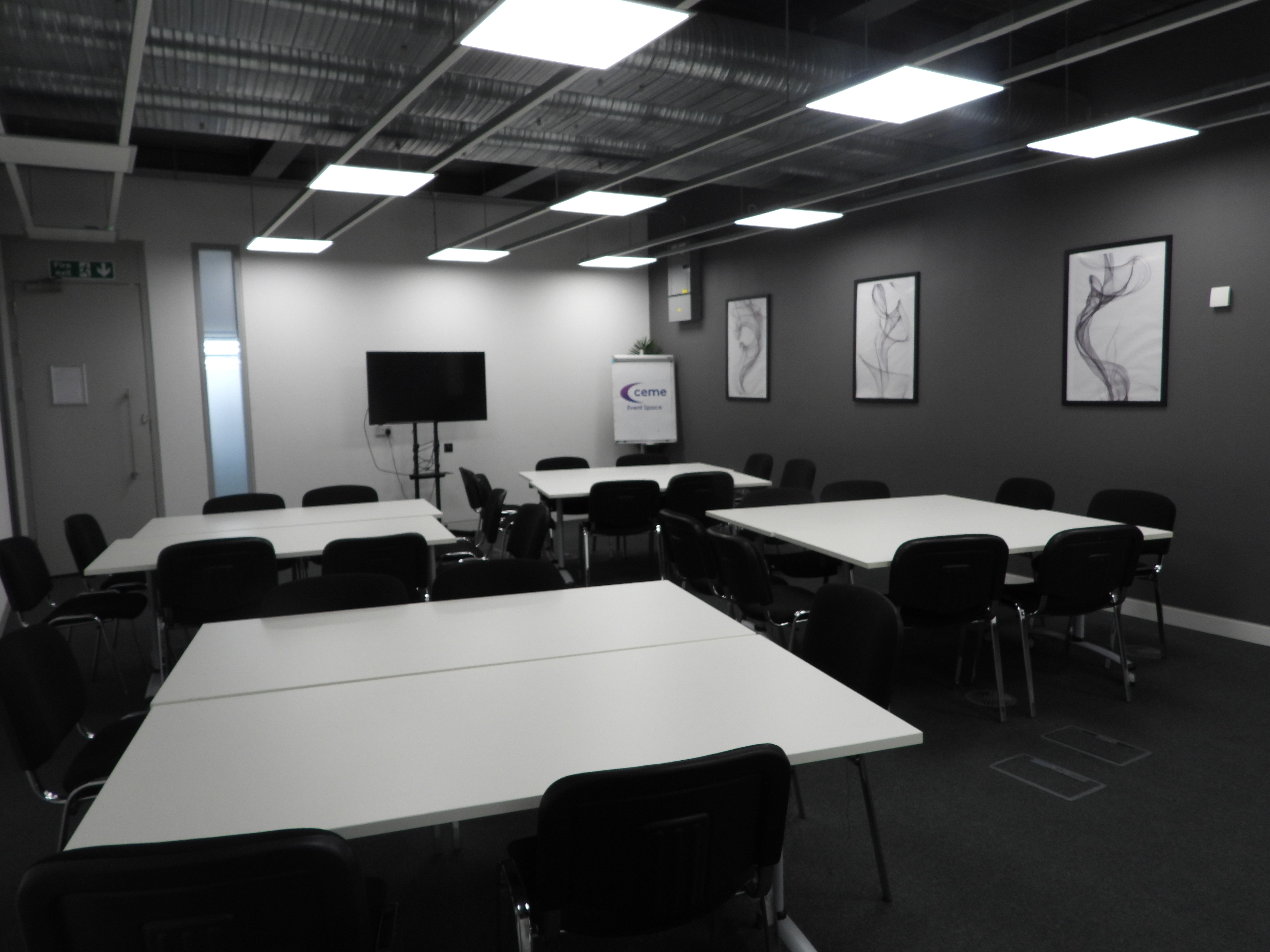 Large Meeting Room - e665eedf-659a-438a-a5b6-e49ddd05d98a.JPG