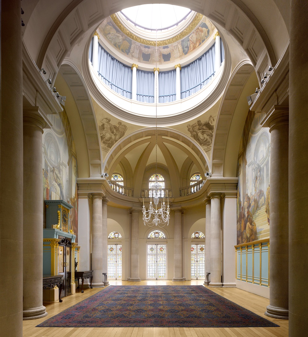 Great Hall at One Moorgate Place with elegant chandelier, ideal for upscale events.