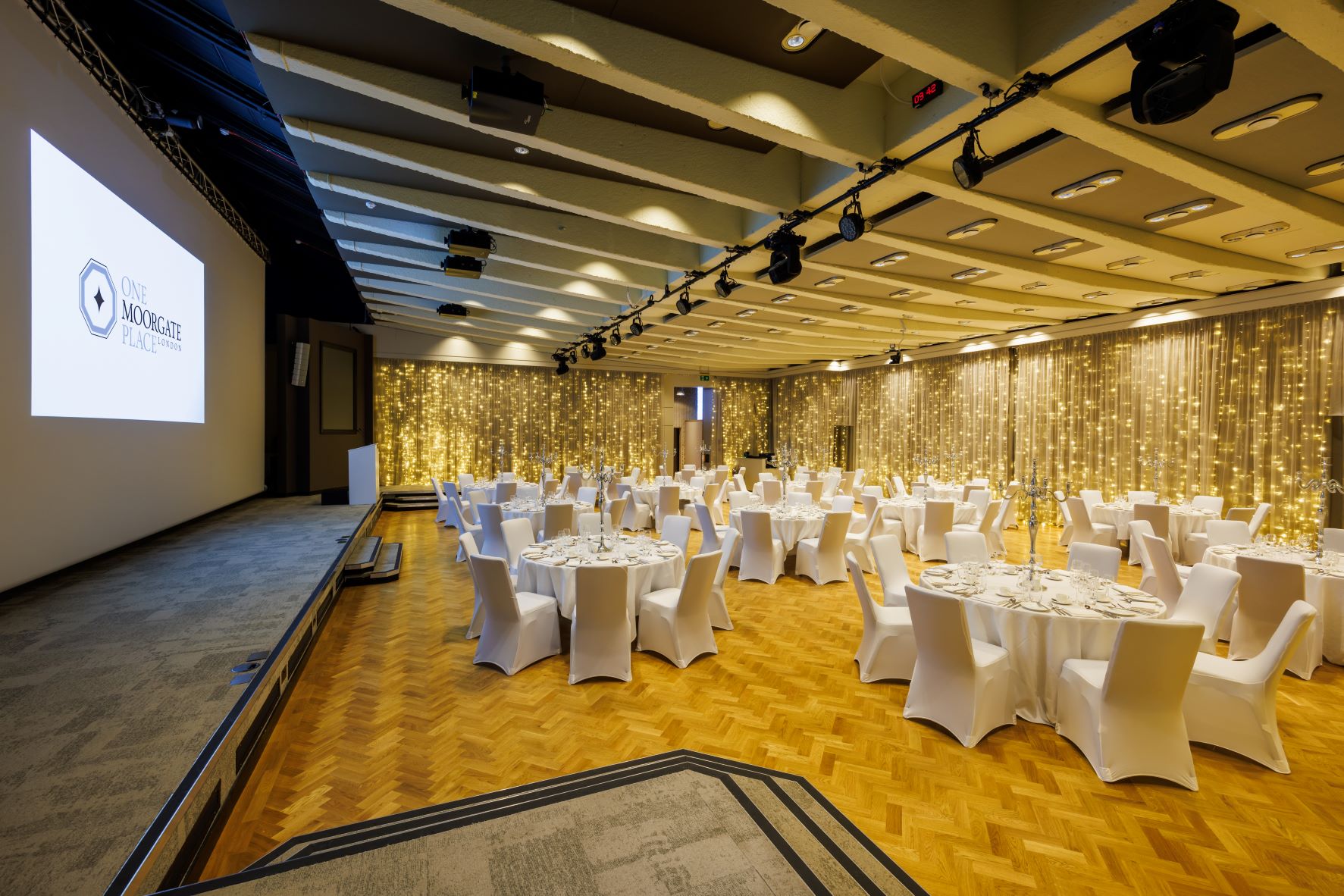 Great Hall at One Moorgate Place, elegant event space for conferences and gala dinners.
