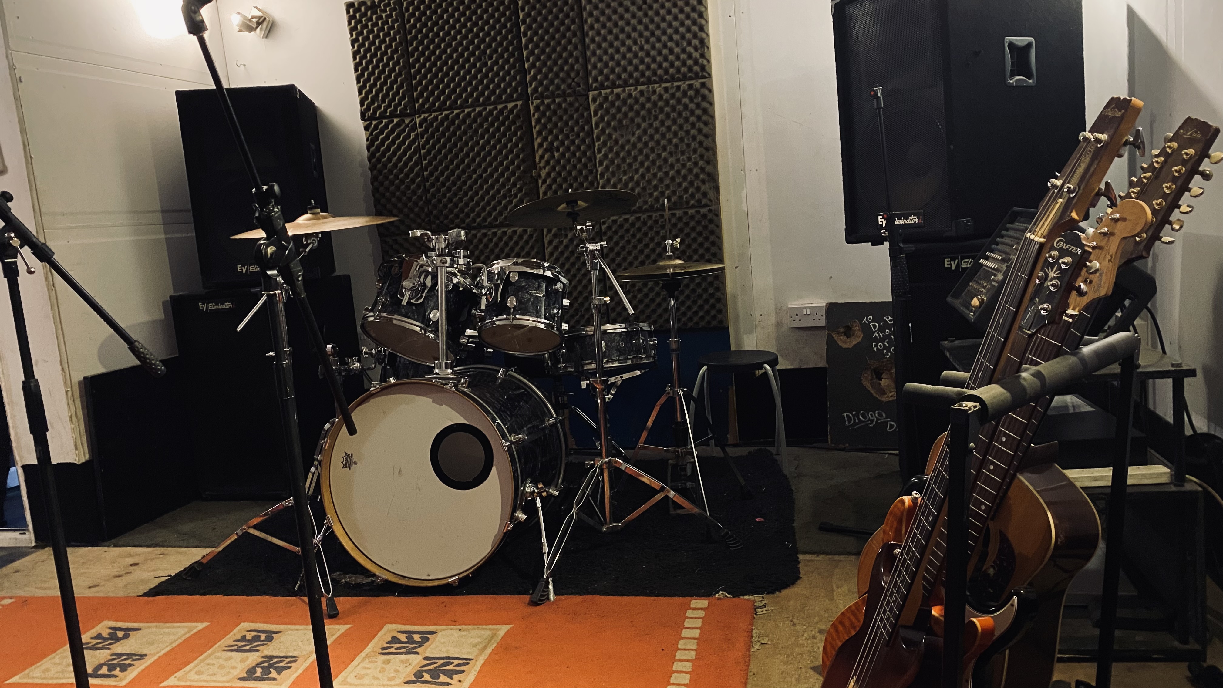 Room 2 - osx4fsomkqj.jpg