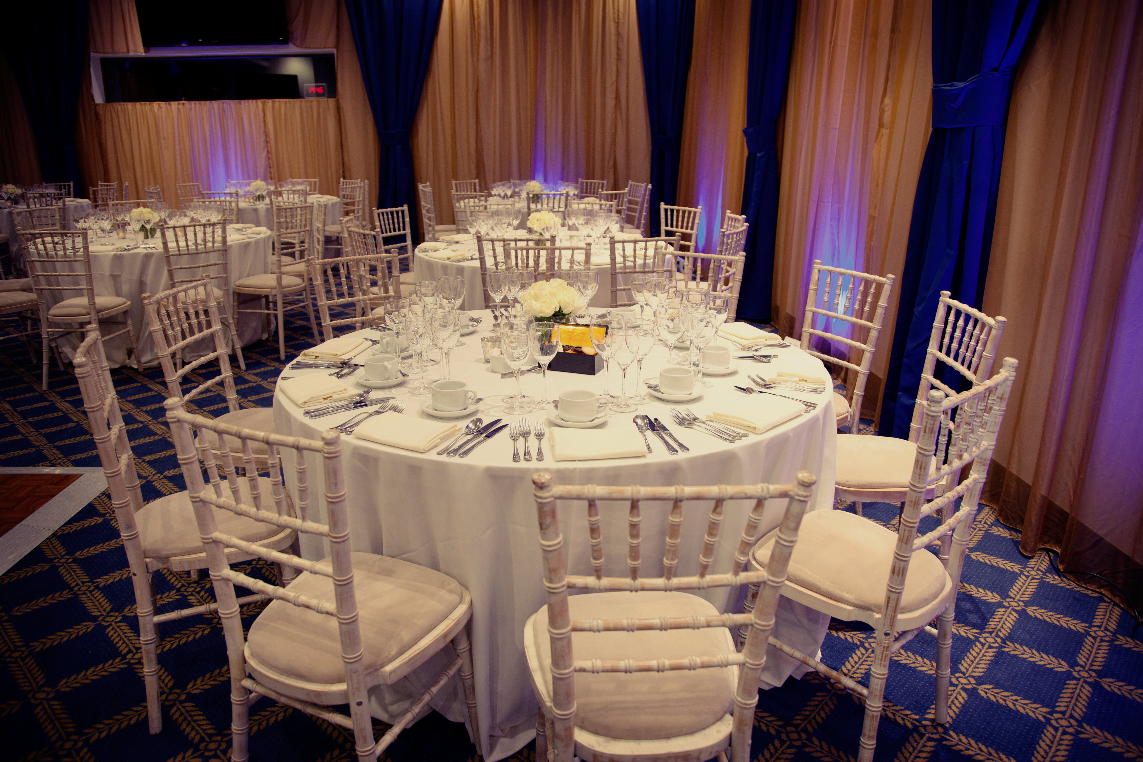 Elegant banquet room with round tables, ideal for weddings and corporate events.