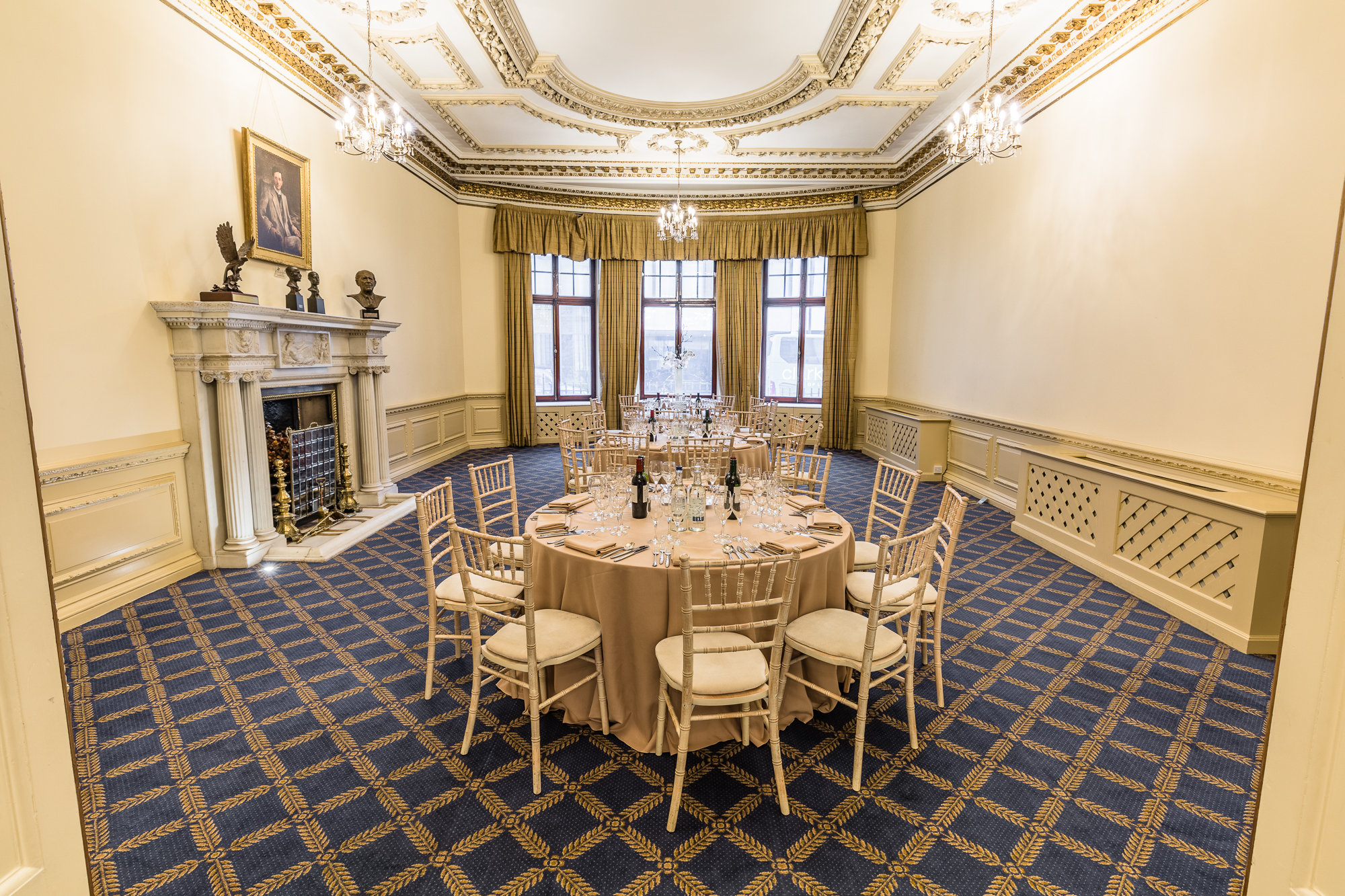 Elegant meeting room with round table, ideal for corporate events and private dinners.