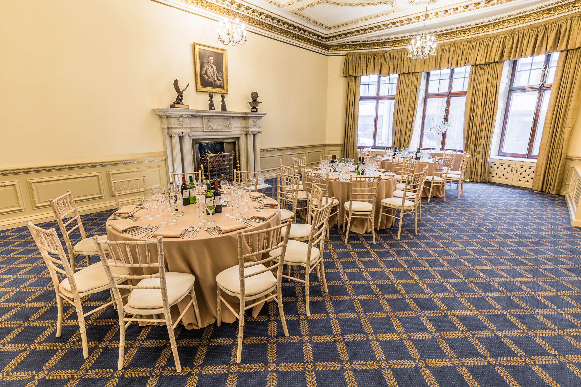 Elegant event space with round tables, ideal for corporate meetings and private dinners.