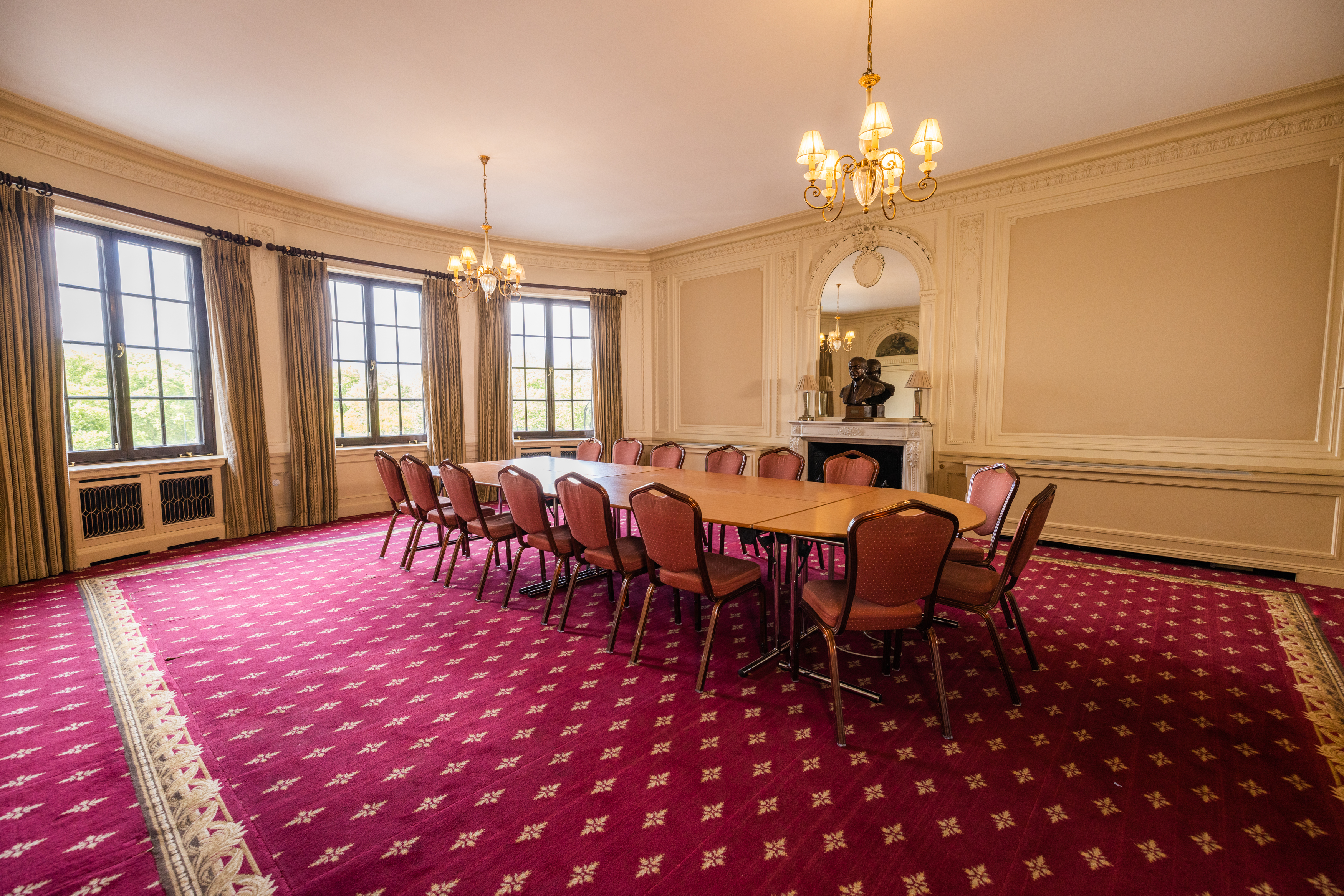 Handley Page Room - tvvbc2ddreu.jpg