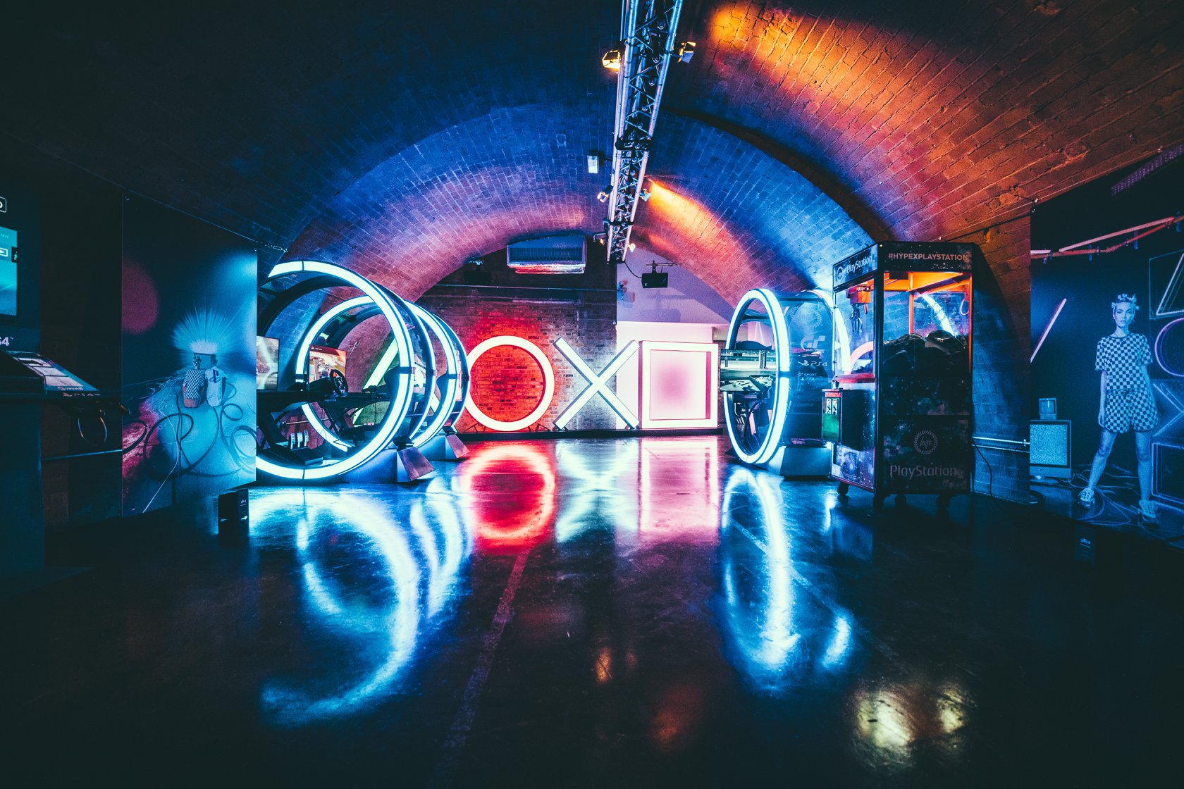 Whole Venue - yce1motmlol.jpg