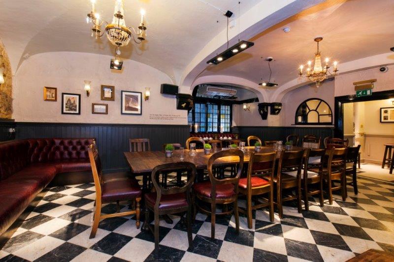 Marthas Cellar Bar: stylish meeting space with wooden table for corporate events and gatherings.