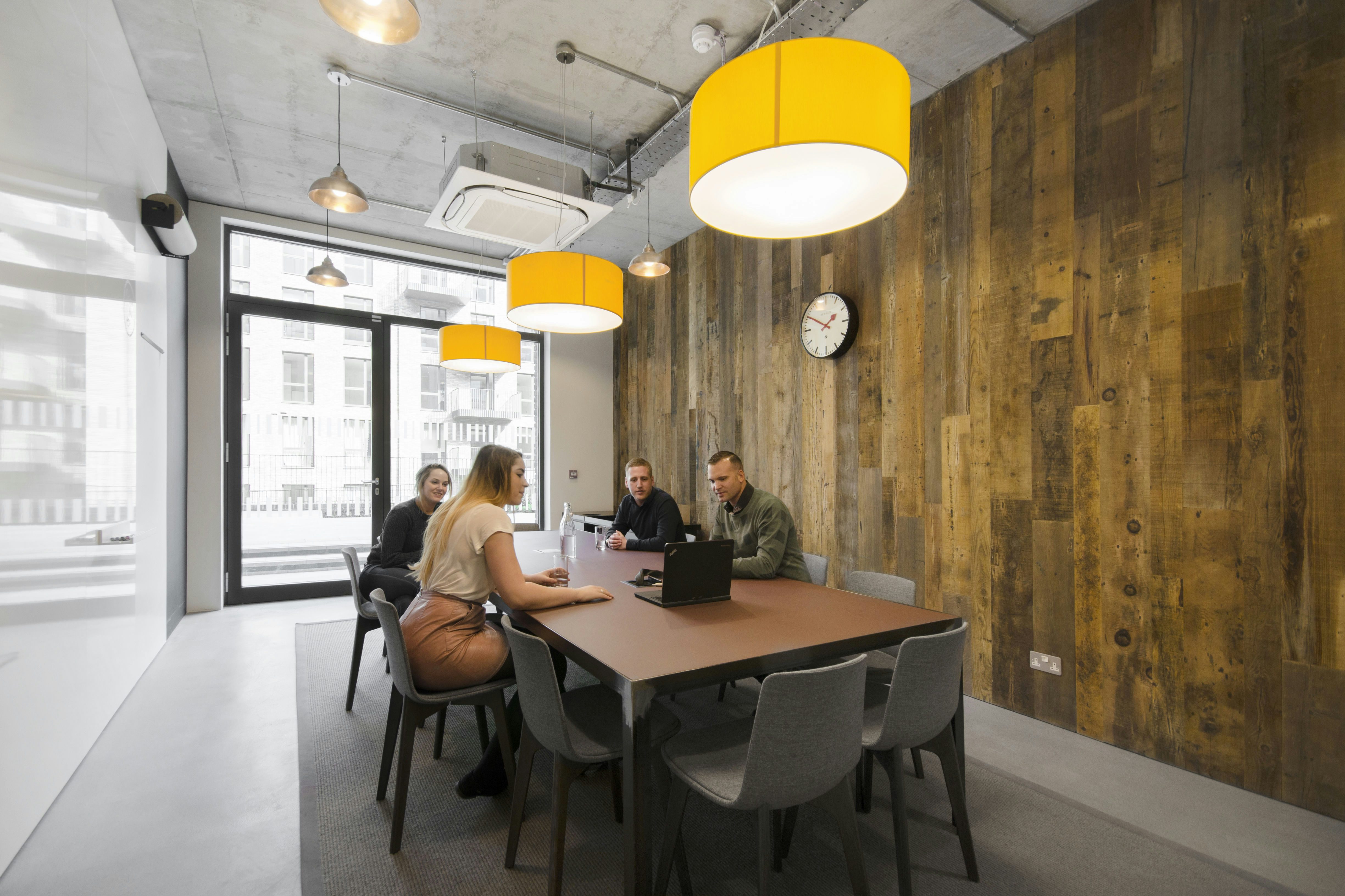 Modern meeting room with wooden table, ideal for collaboration and brainstorming sessions.