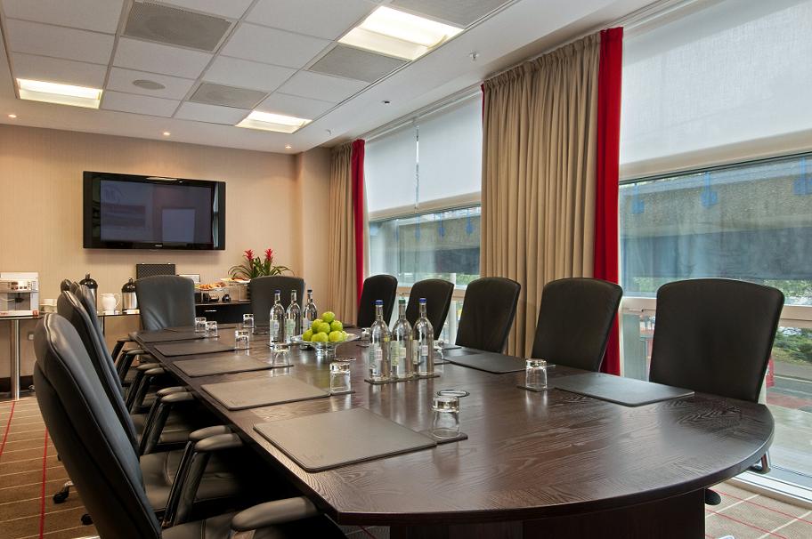 Executive Boardroom - uqvzsigs422.JPG