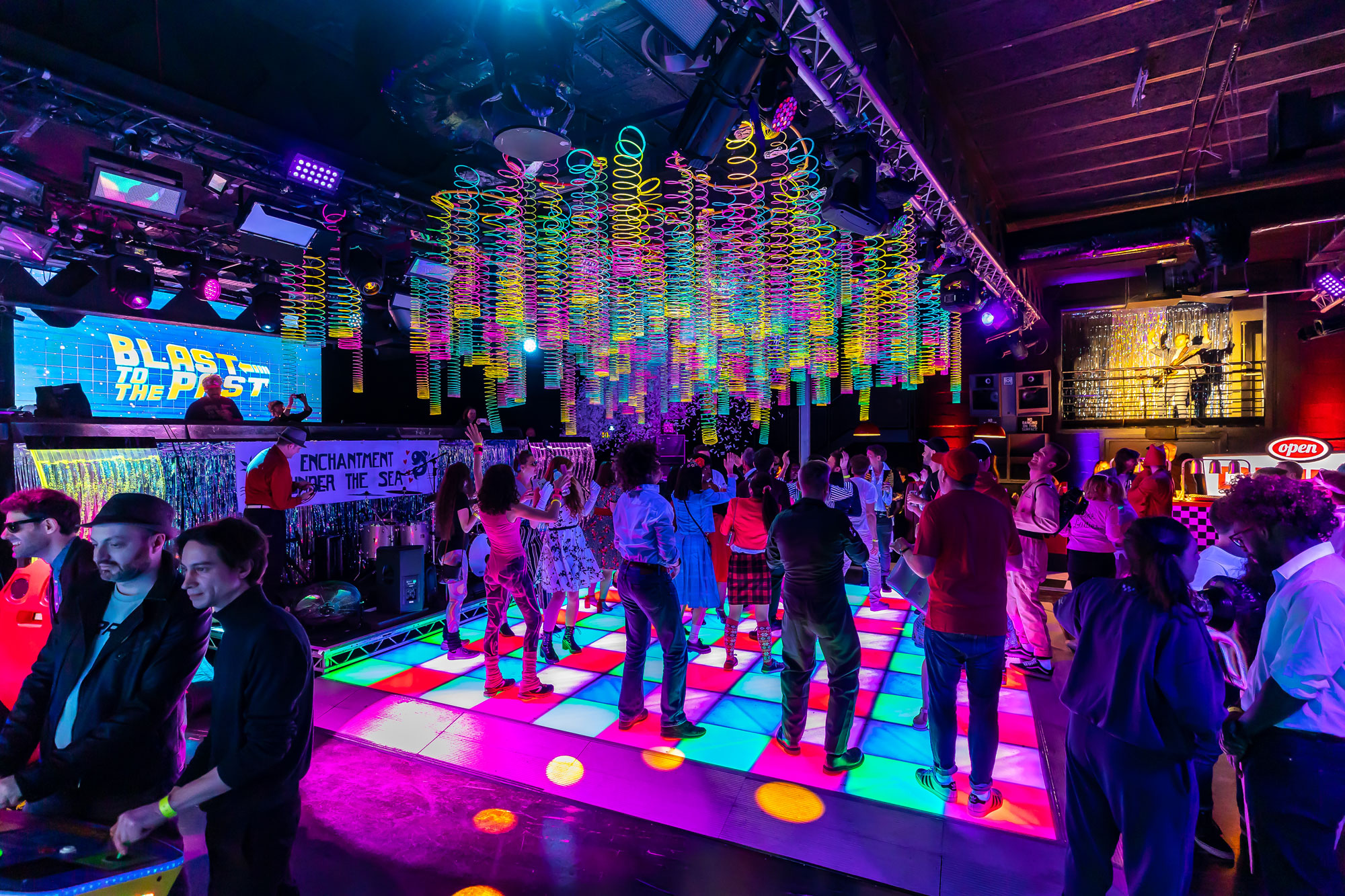 The Box - dx1s5pwh1tm.jpg