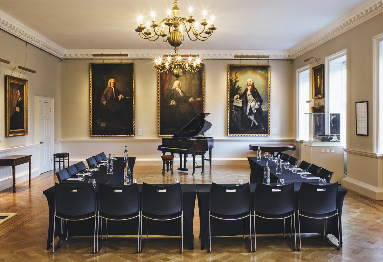 Elegant meeting space with chandelier, ideal for networking and formal events.