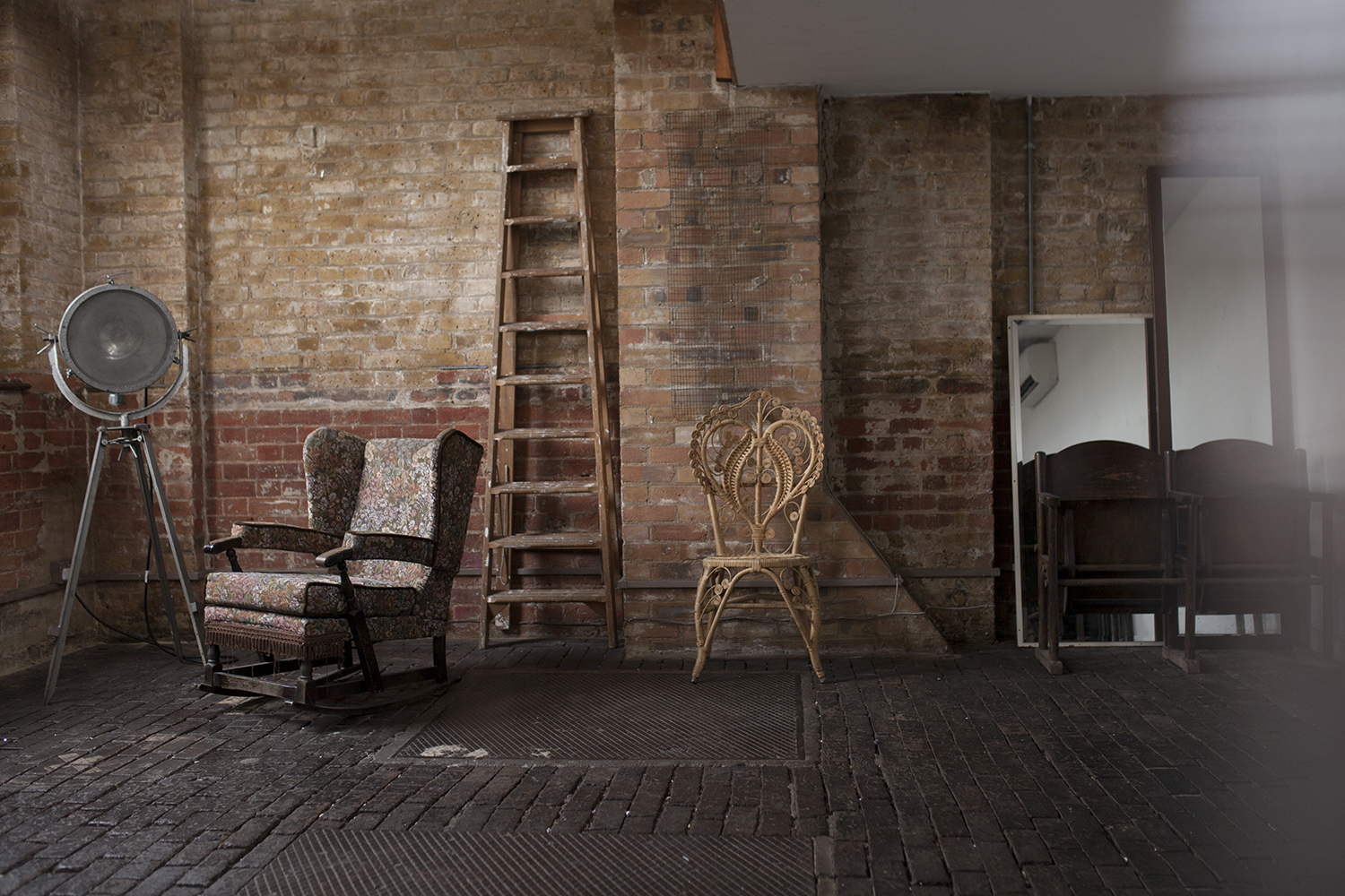 Rustic industrial venue with exposed brick for intimate gatherings and creative workshops.