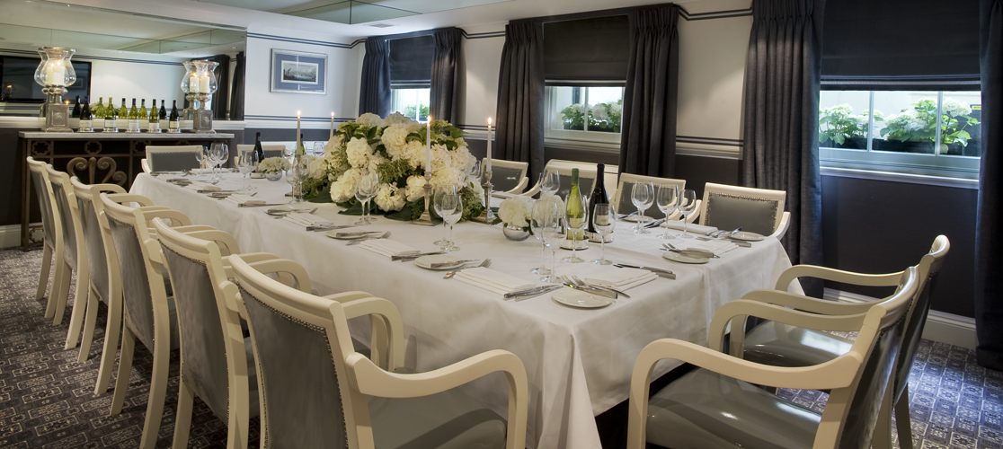 Elegant dining table in Bloomsbury Suite, ideal for corporate dinners and gatherings.