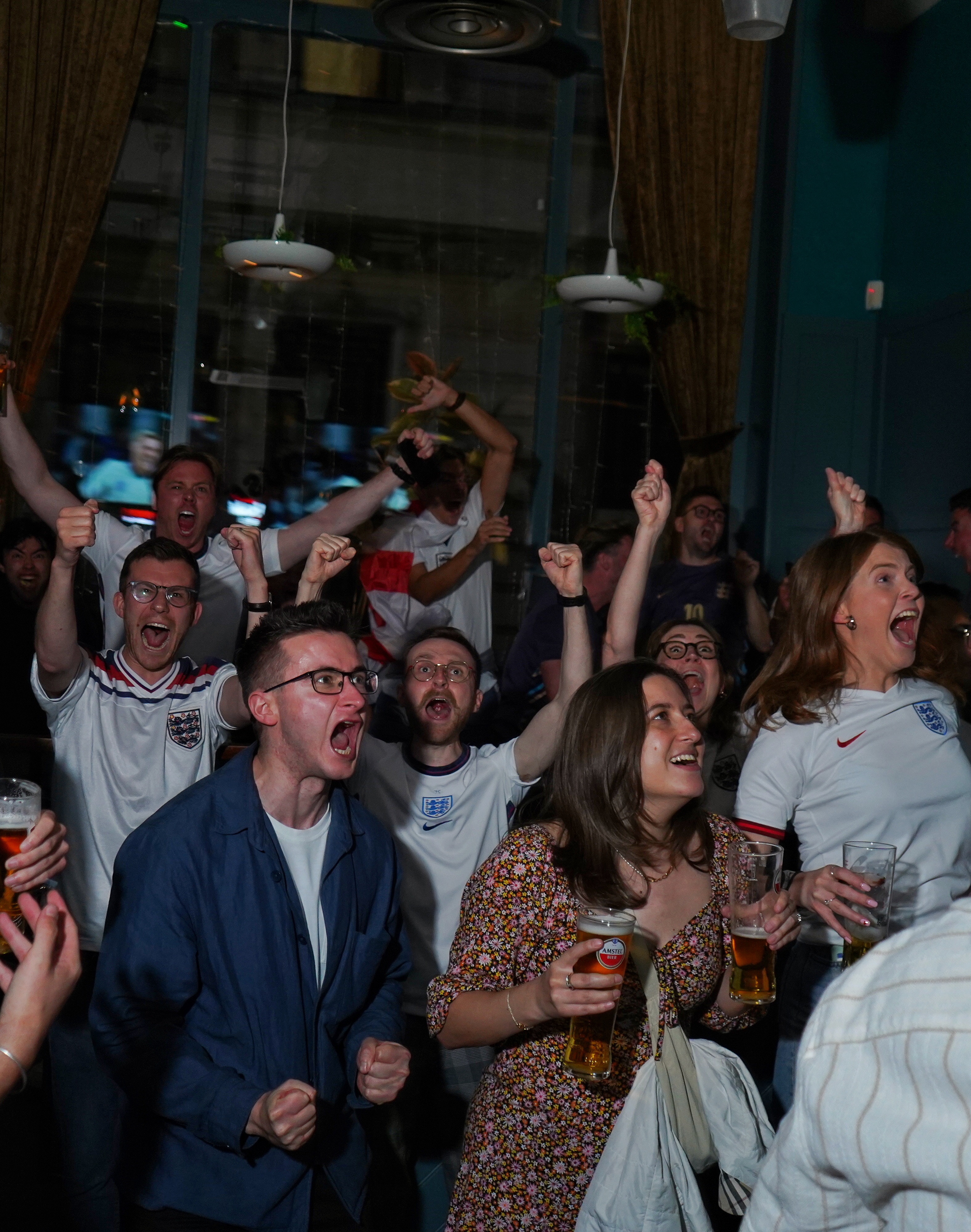 The Main Bar - qb3103eqxqc.JPG