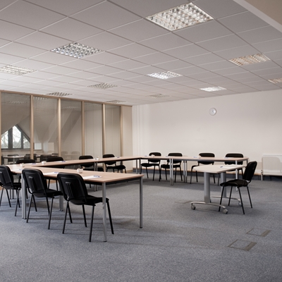 Versatile U-shaped meeting space in Heritage Gate, ideal for workshops and team meetings.