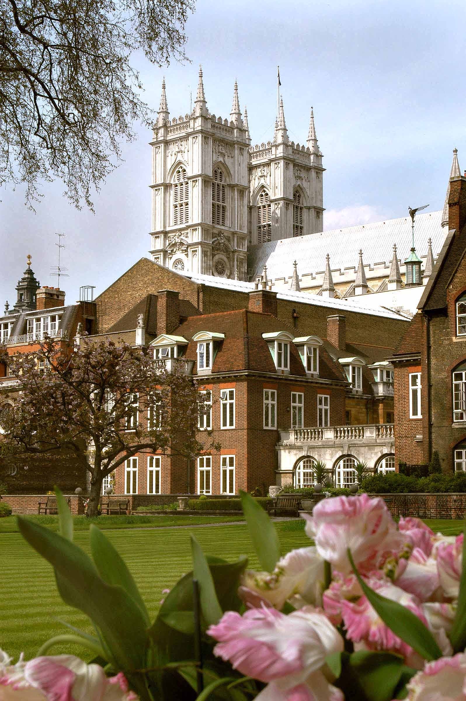 College Garden at Westminster Abbey: elegant venue for corporate events with lush greenery.