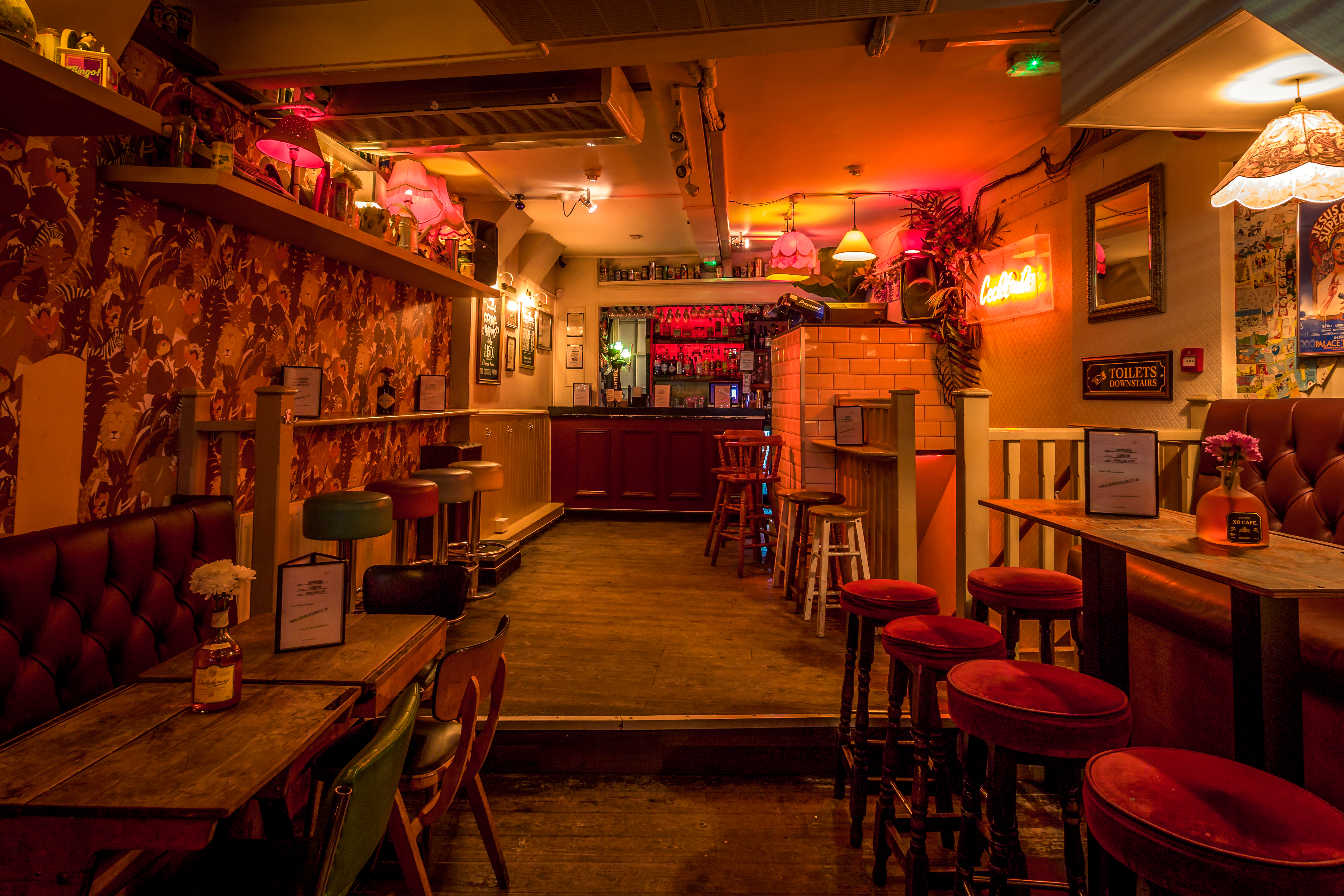 Vibrant Main Bar in Simmons, King's Cross - ideal for networking and team-building events.