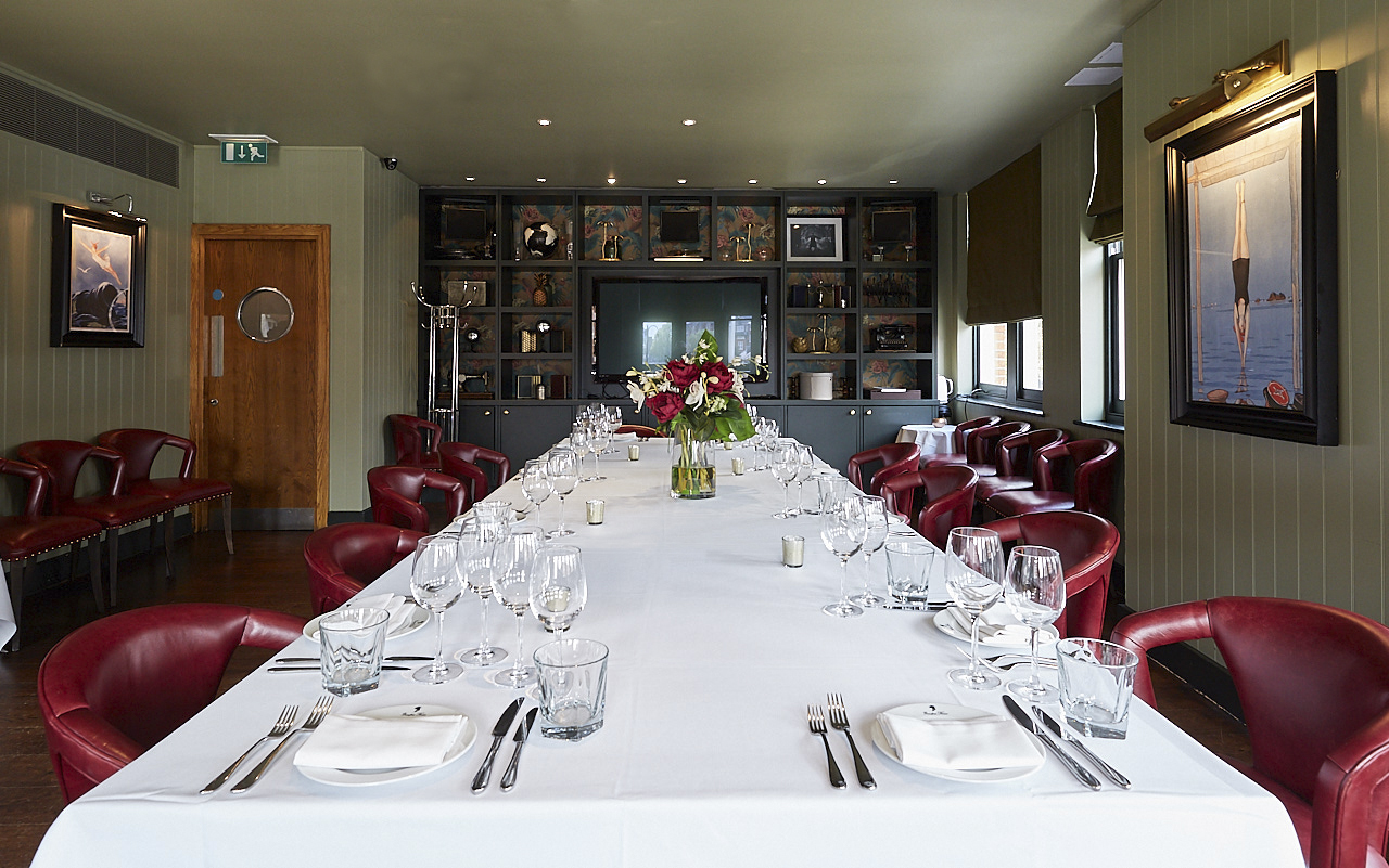 Private dining room at Albert's, elegant table setting for corporate events and private dinners.