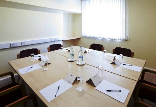 Harrow Suite meeting room with natural light, perfect for professional gatherings.