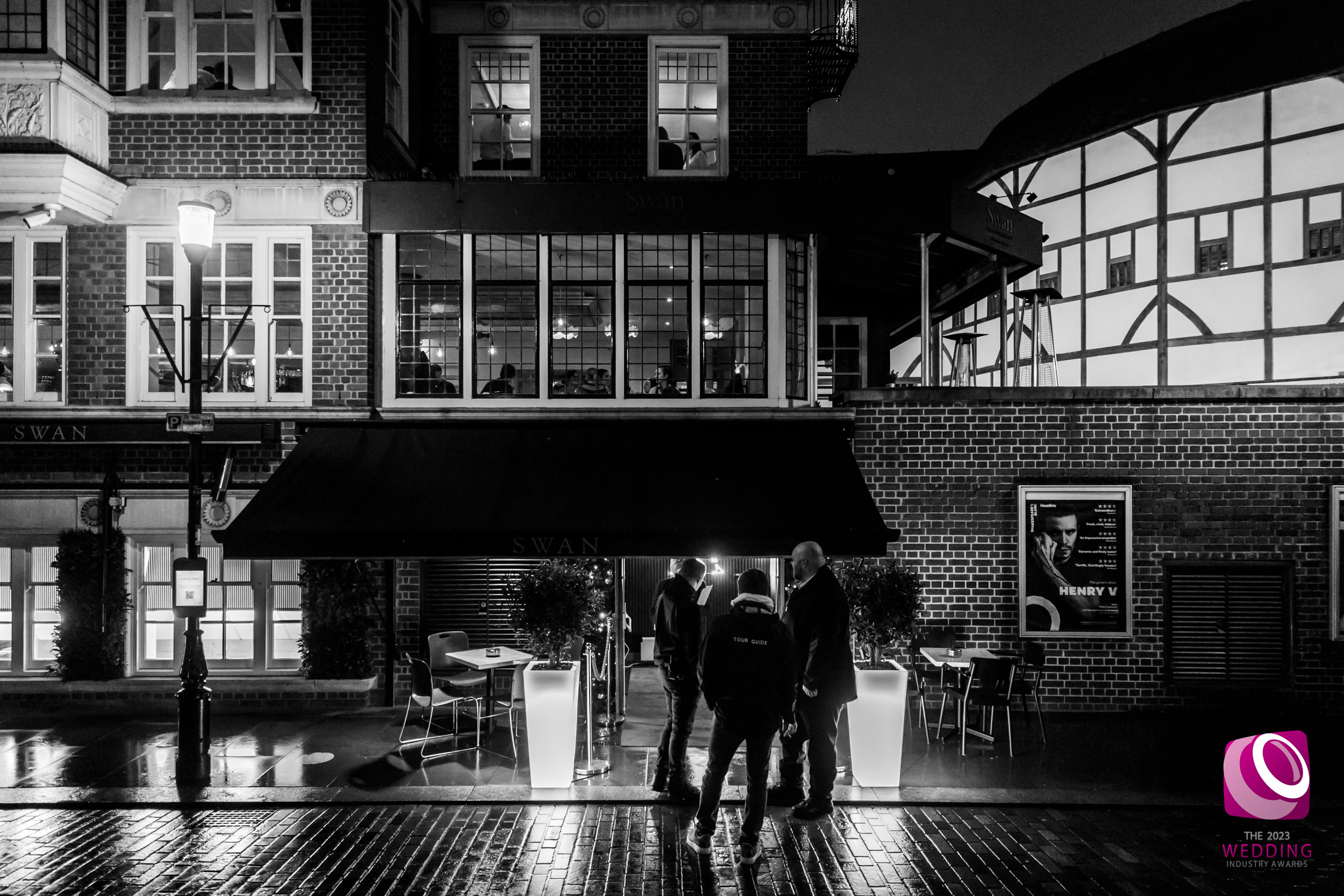 Underglobe - rht2eqr1u1y.jpg